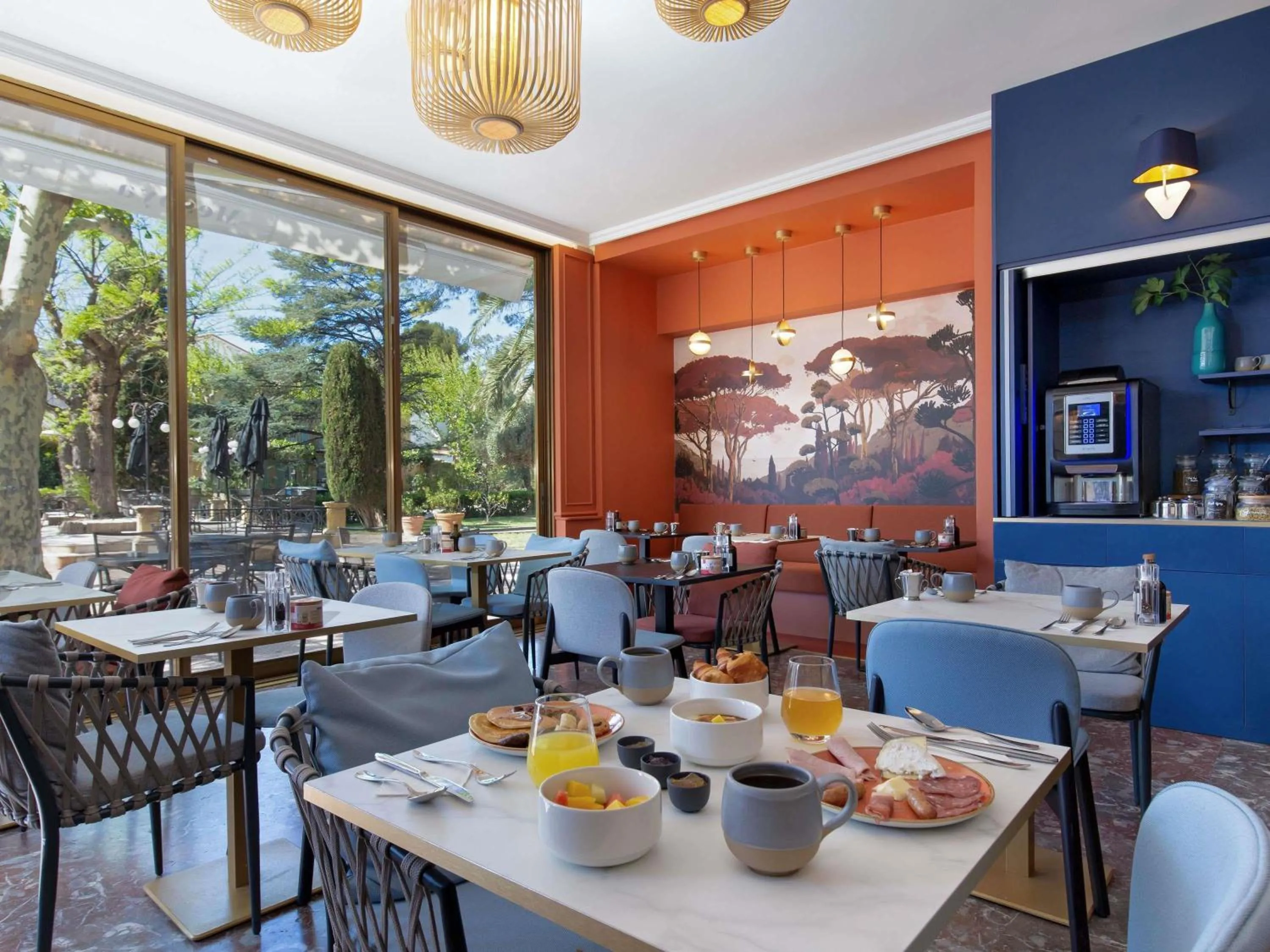 Breakfast in Mercure Marseille Centre Bompard La Corniche