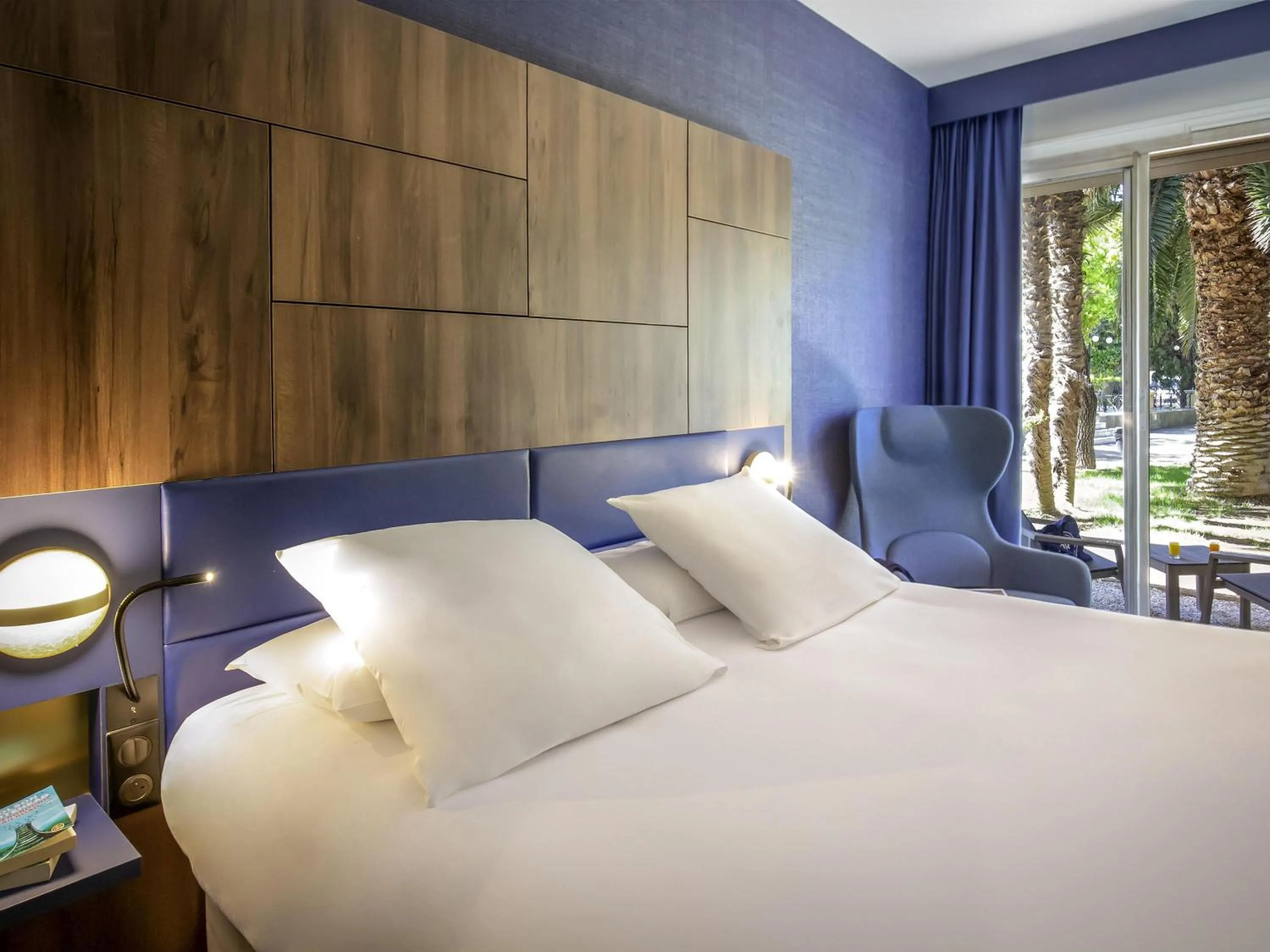 Bedroom, Bed in Mercure Marseille Centre Bompard La Corniche