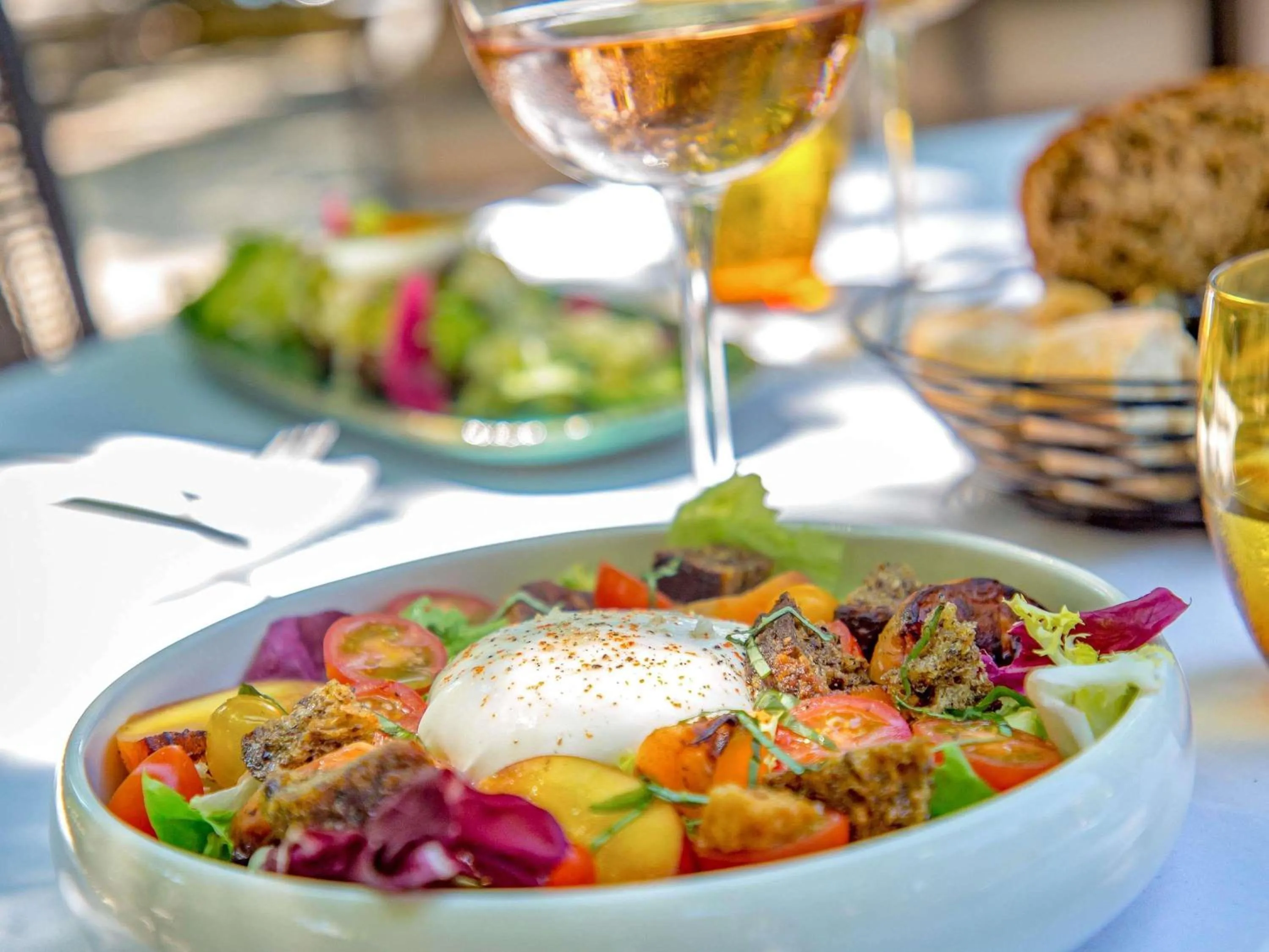 Restaurant/places to eat in Mercure Marseille Centre Bompard La Corniche