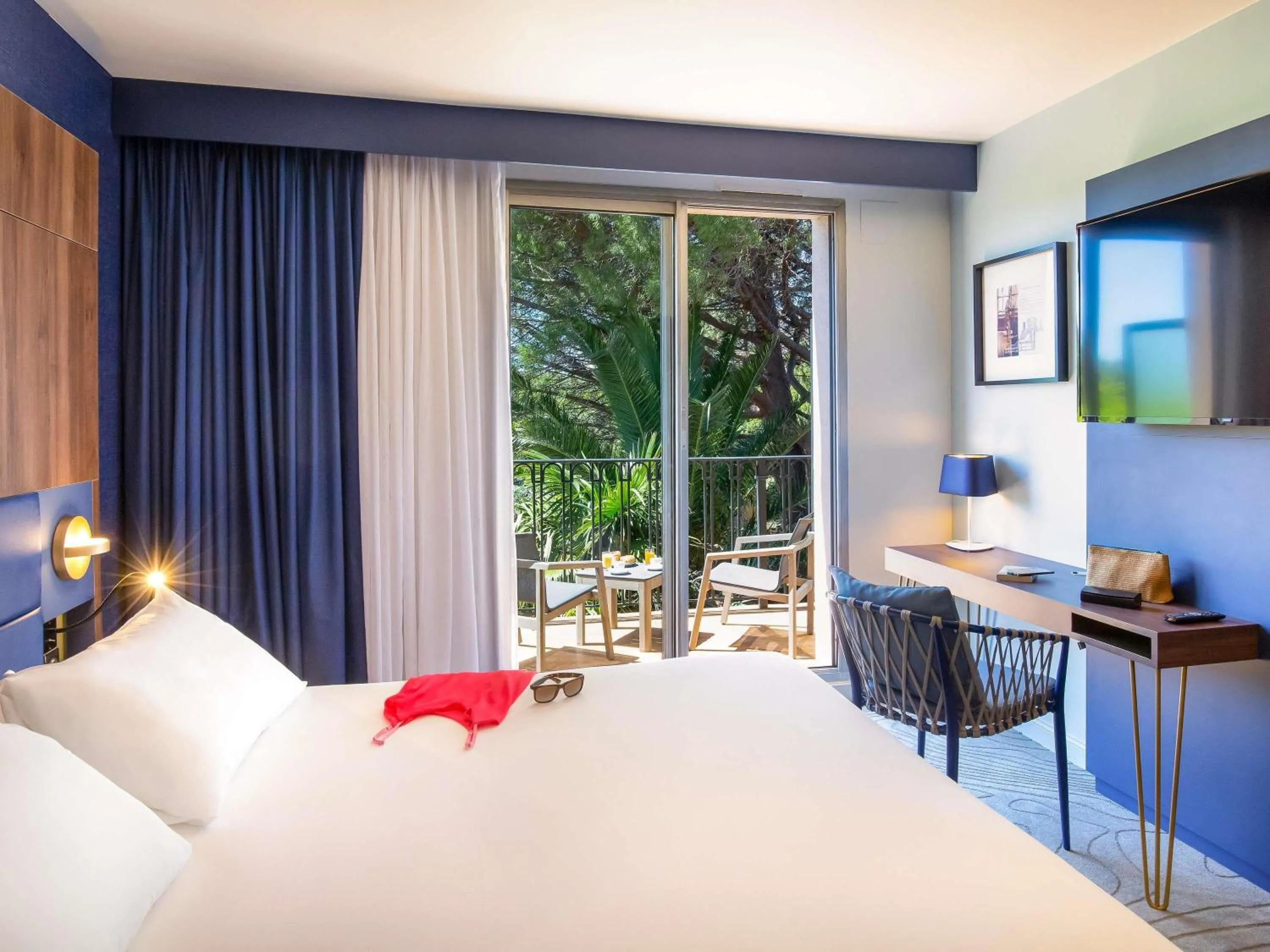 Bedroom, Bed in Mercure Marseille Centre Bompard La Corniche