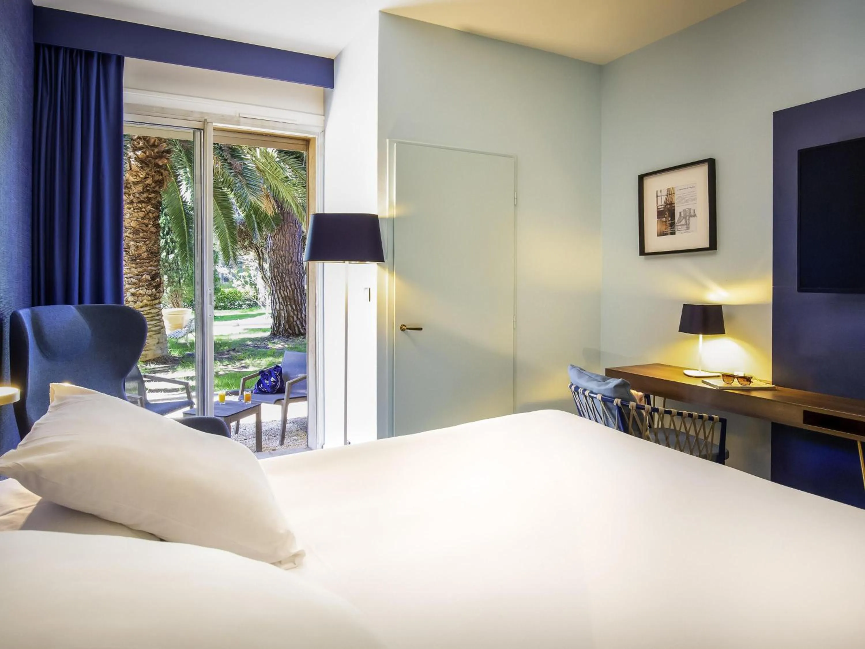 Bedroom, Bed in Mercure Marseille Centre Bompard La Corniche