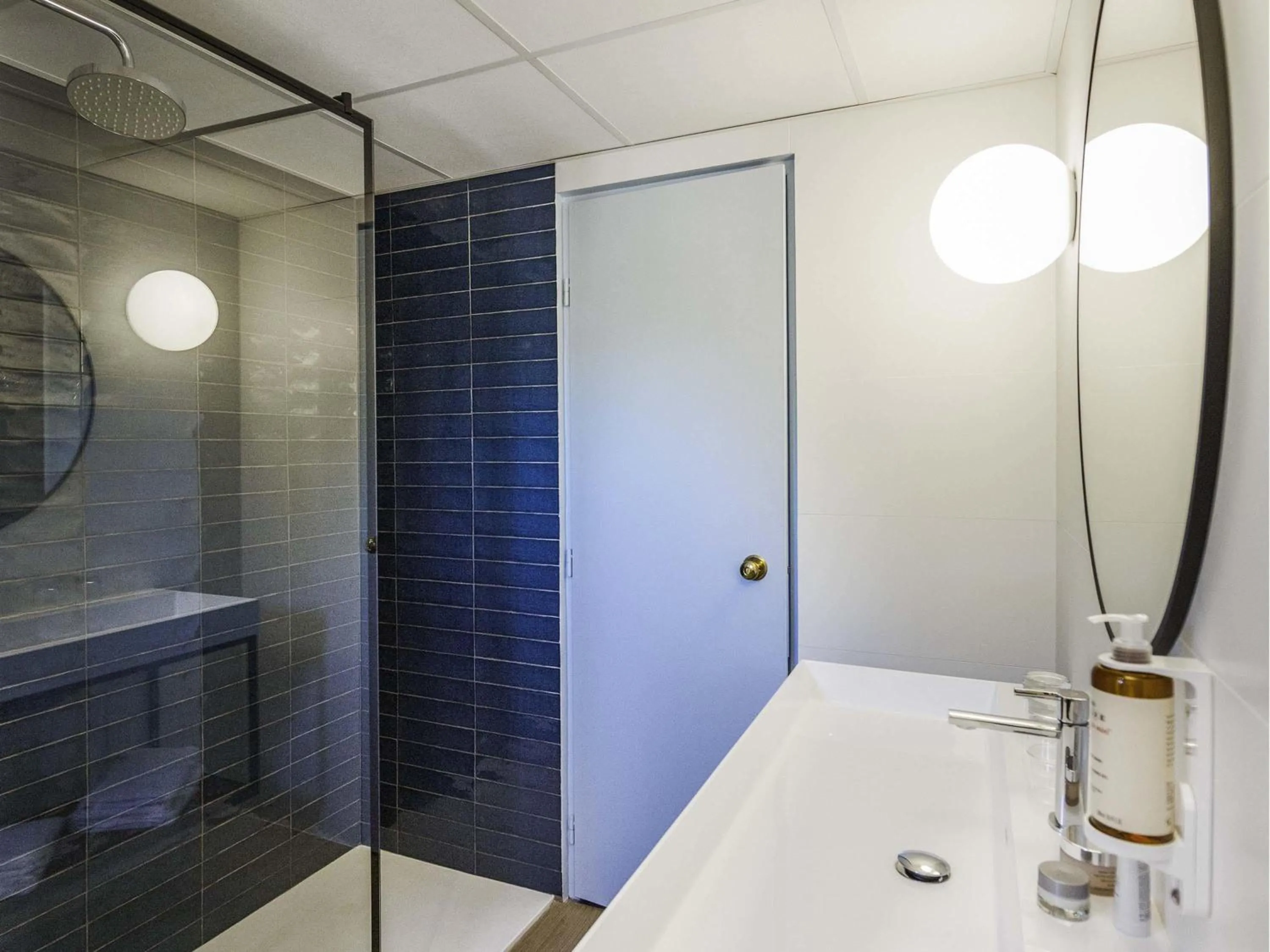 Bedroom in Mercure Marseille Centre Bompard La Corniche