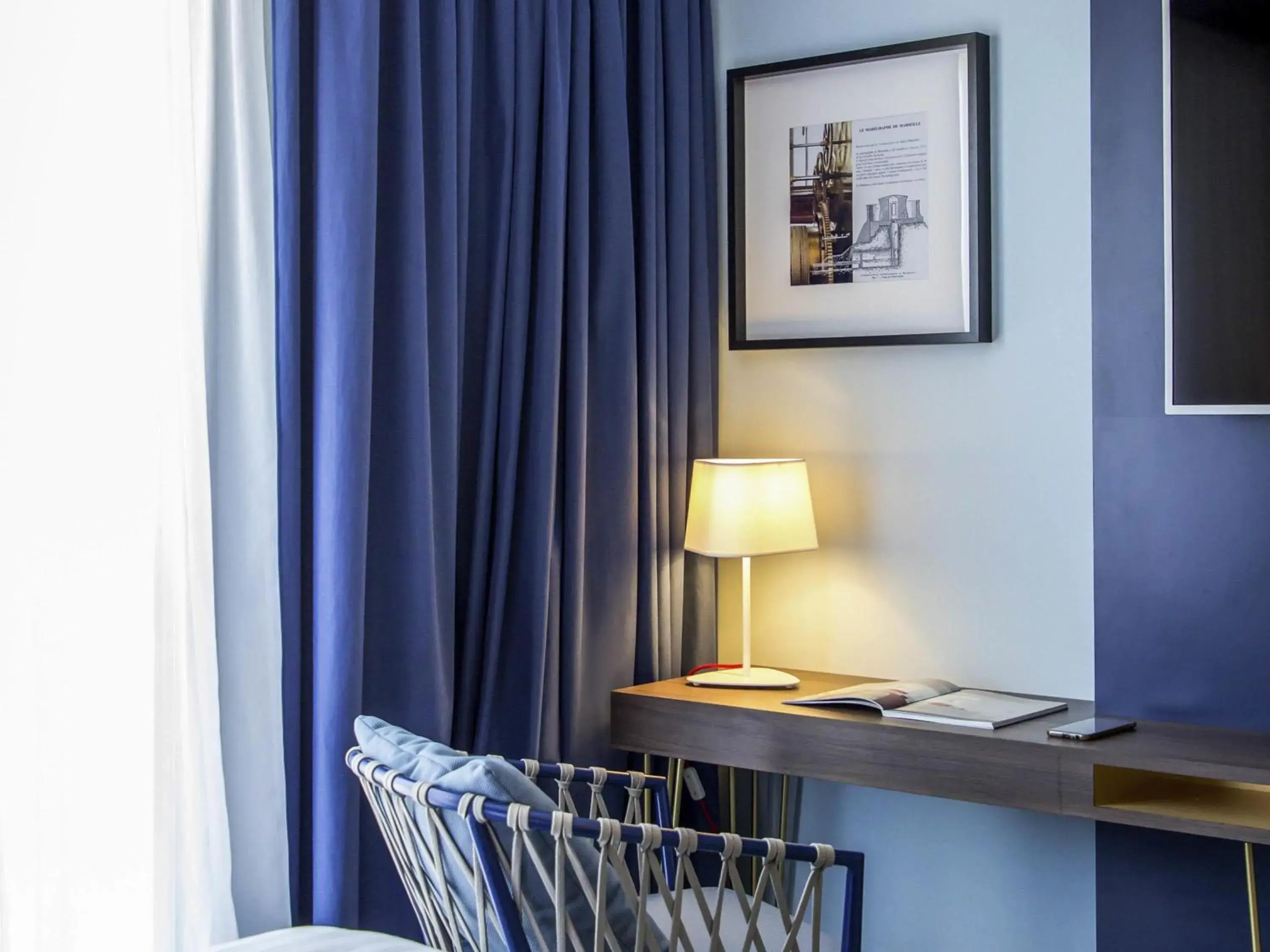 Bedroom in Mercure Marseille Centre Bompard La Corniche Bedroom in Mercure Marseille Centre Bompard La Corniche