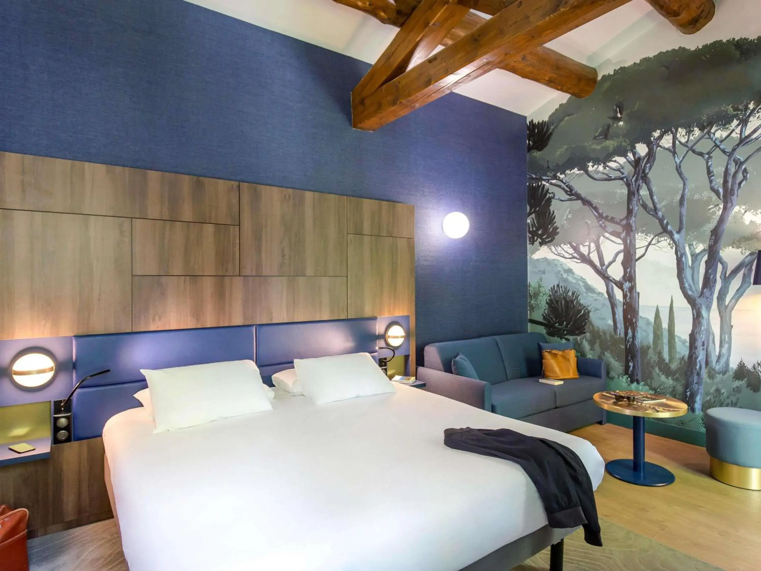 Bedroom, Bed in Mercure Marseille Centre Bompard La Corniche Bedroom, Bed in Mercure Marseille Centre Bompard La Corniche