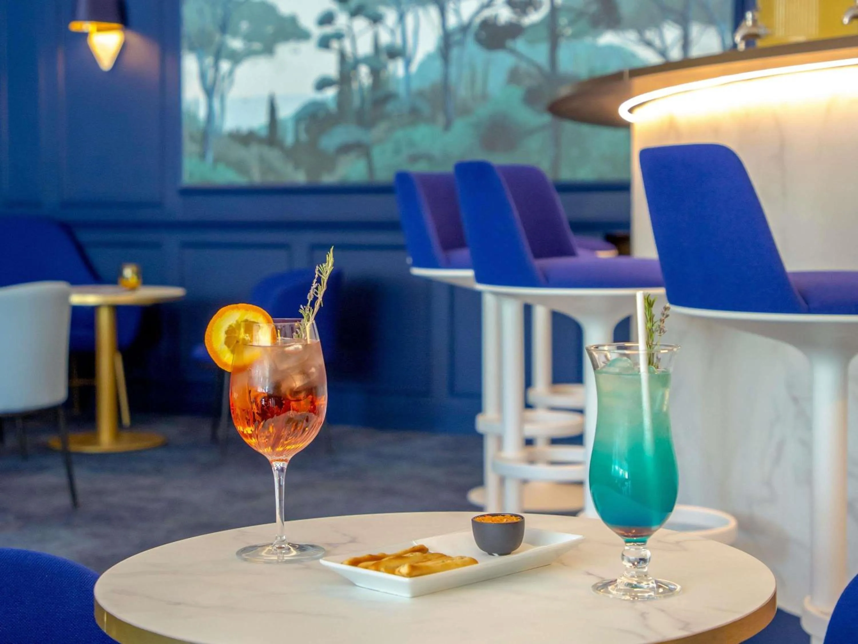 Lounge or bar in Mercure Marseille Centre Bompard La Corniche