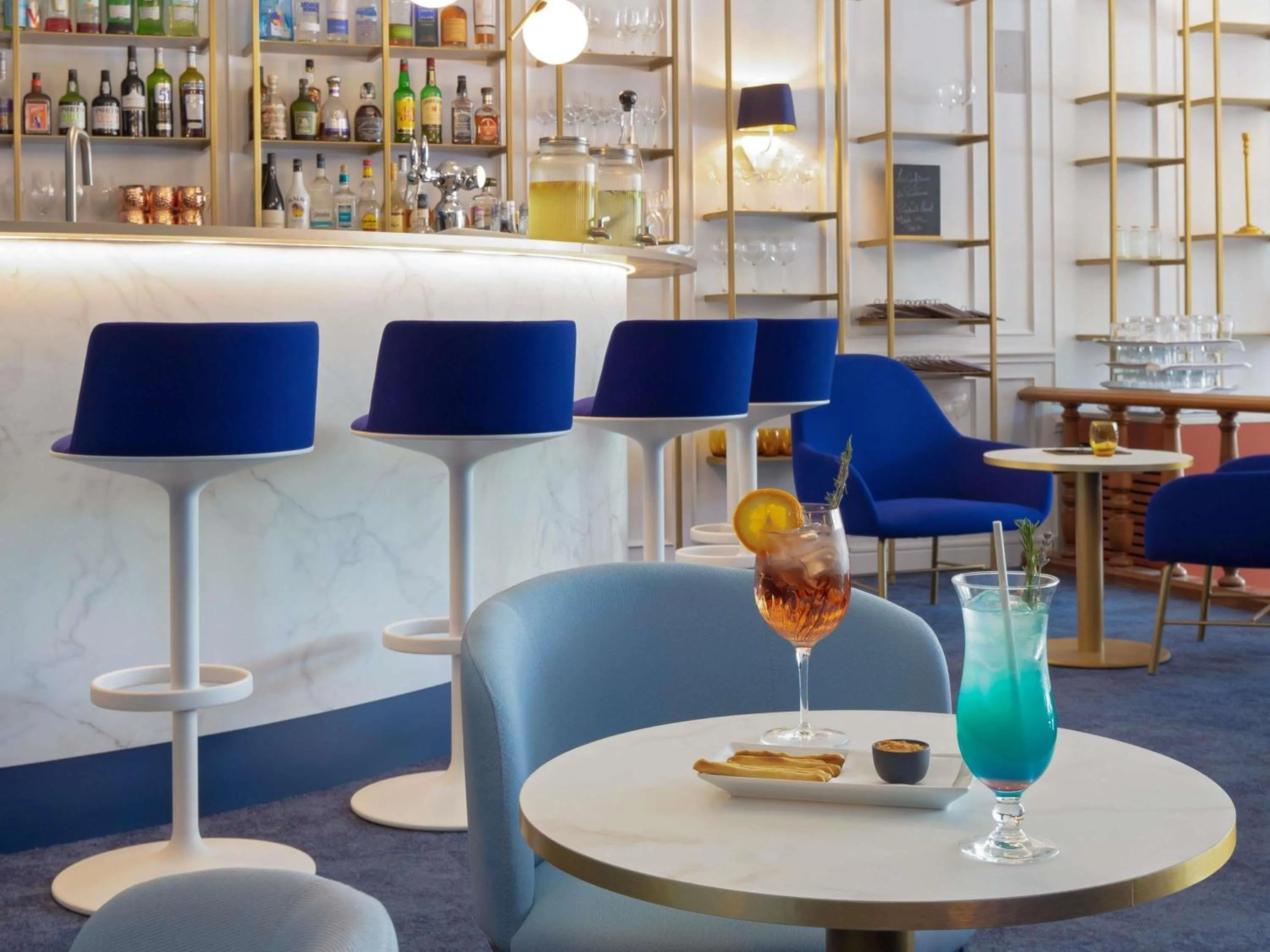 Lounge or bar in Mercure Marseille Centre Bompard La Corniche