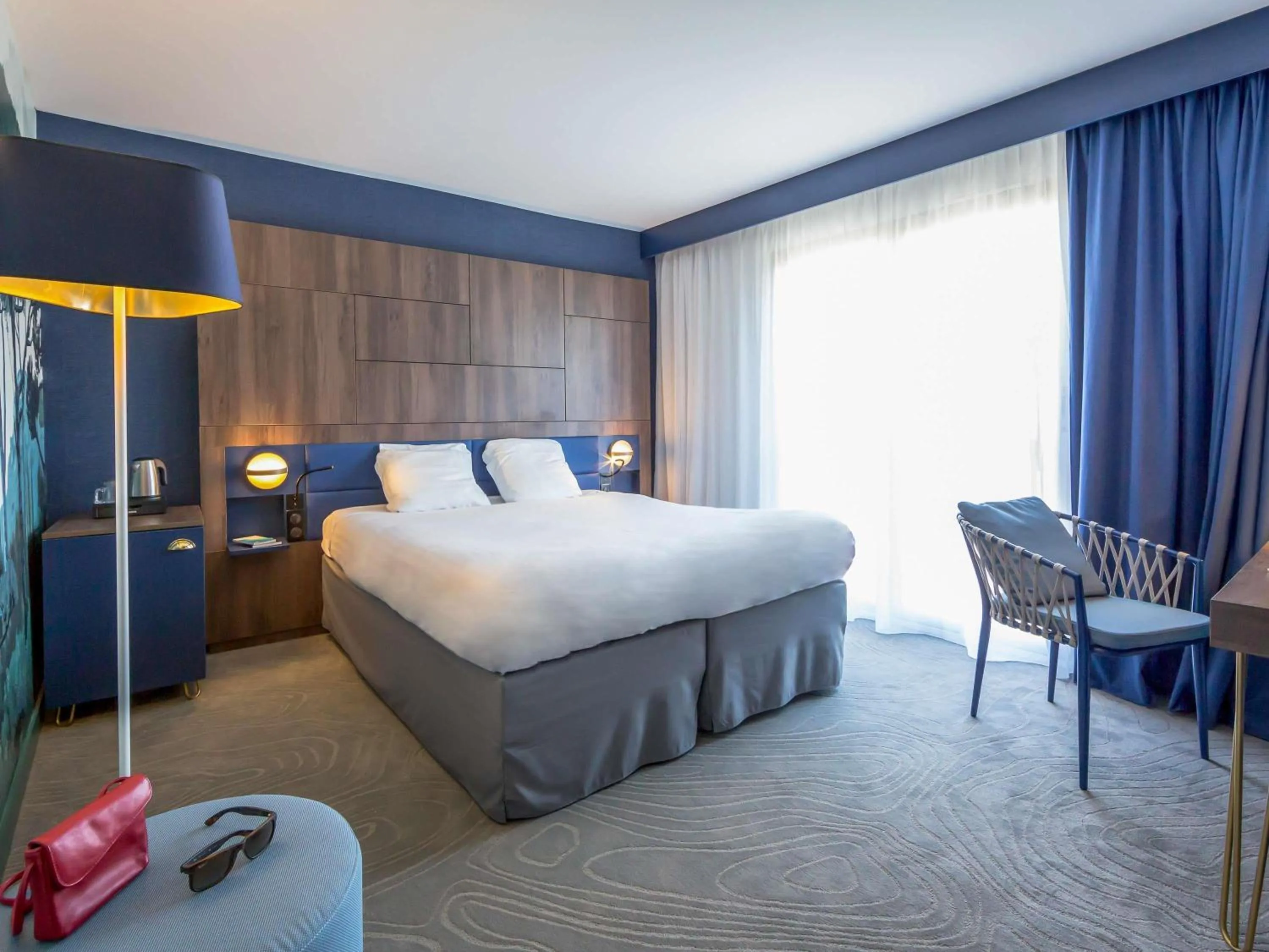 Bedroom, Bed in Mercure Marseille Centre Bompard La Corniche