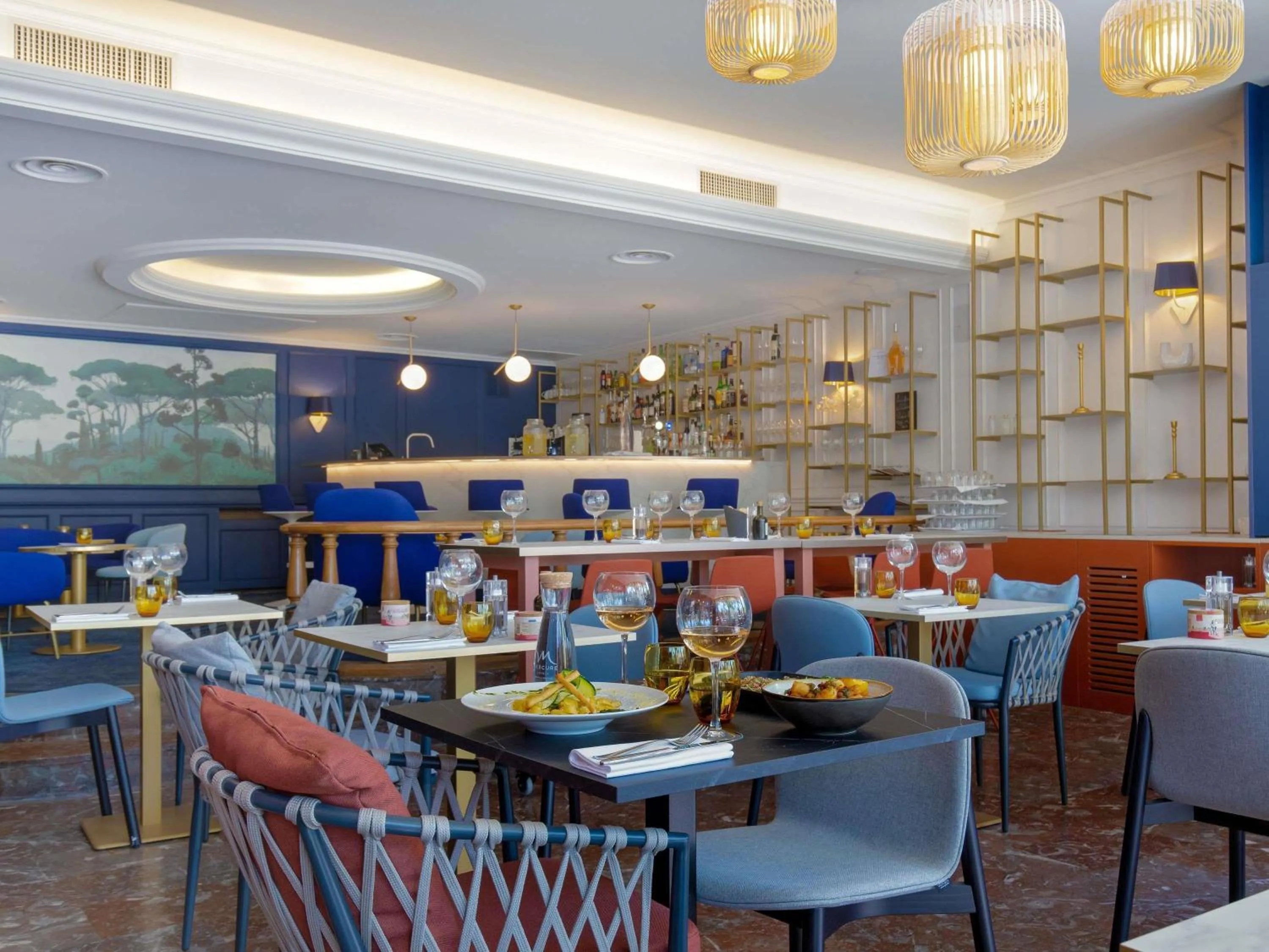 Restaurant/places to eat in Mercure Marseille Centre Bompard La Corniche