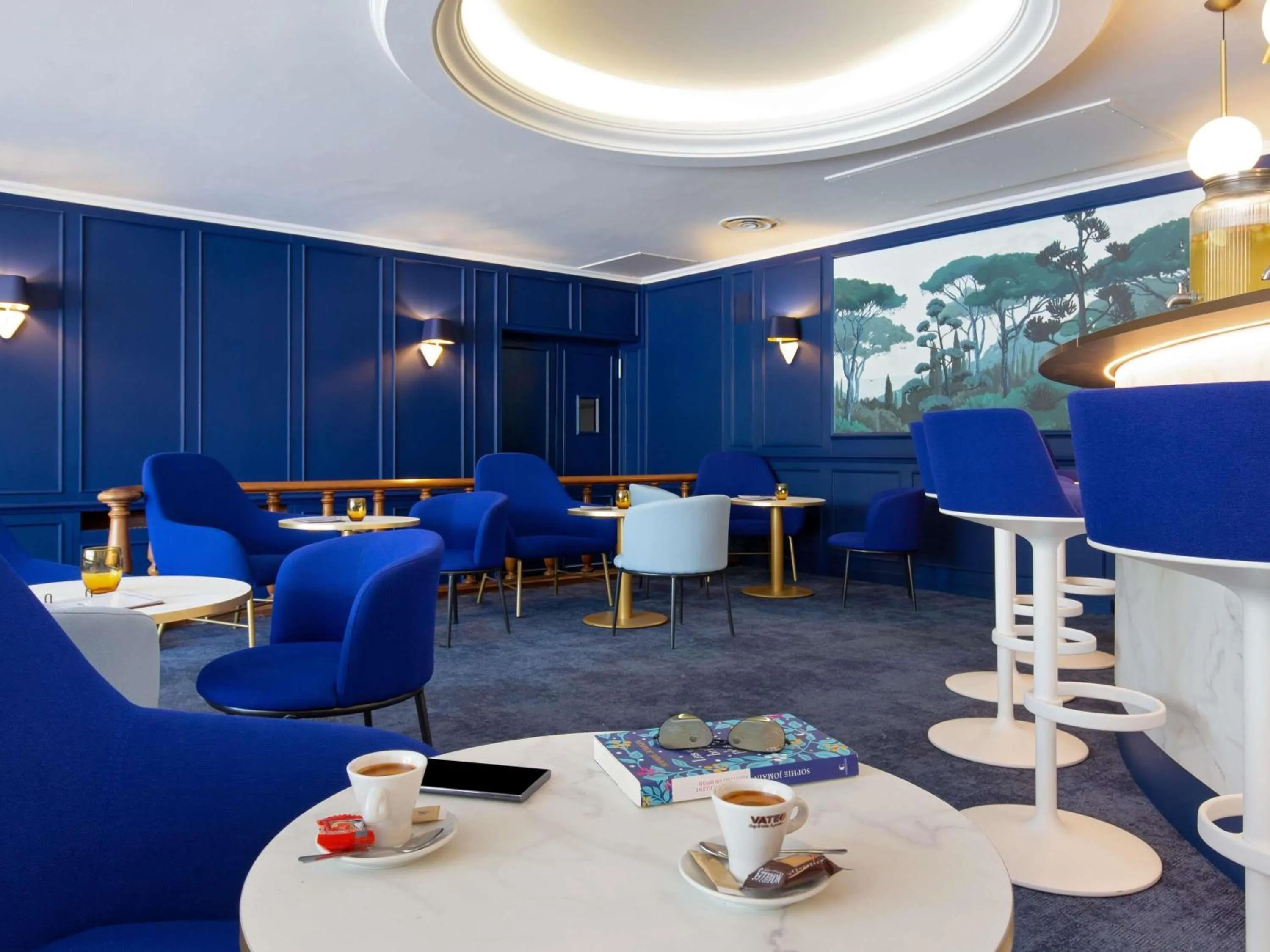 Lounge or bar in Mercure Marseille Centre Bompard La Corniche