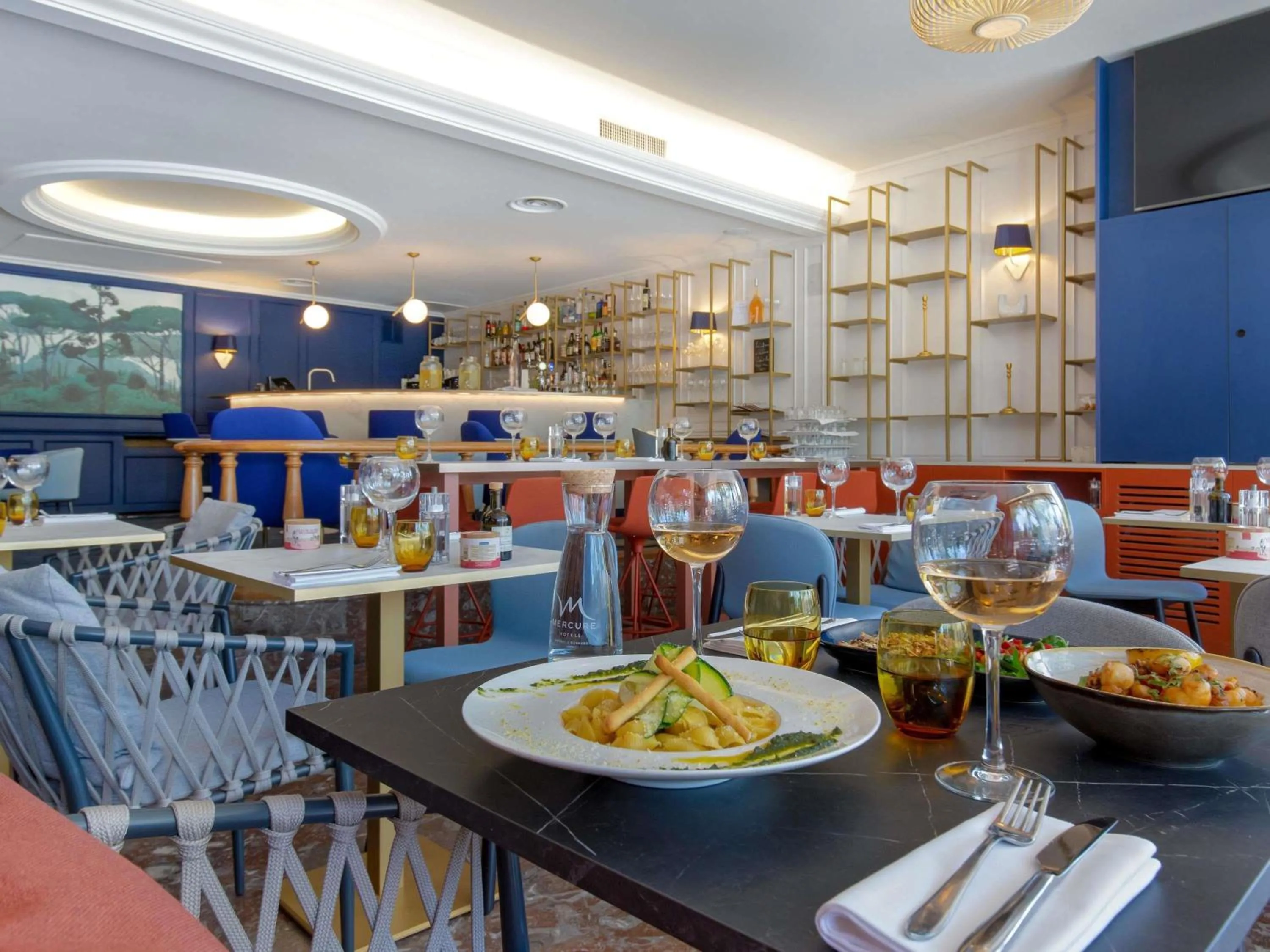 Restaurant/places to eat in Mercure Marseille Centre Bompard La Corniche