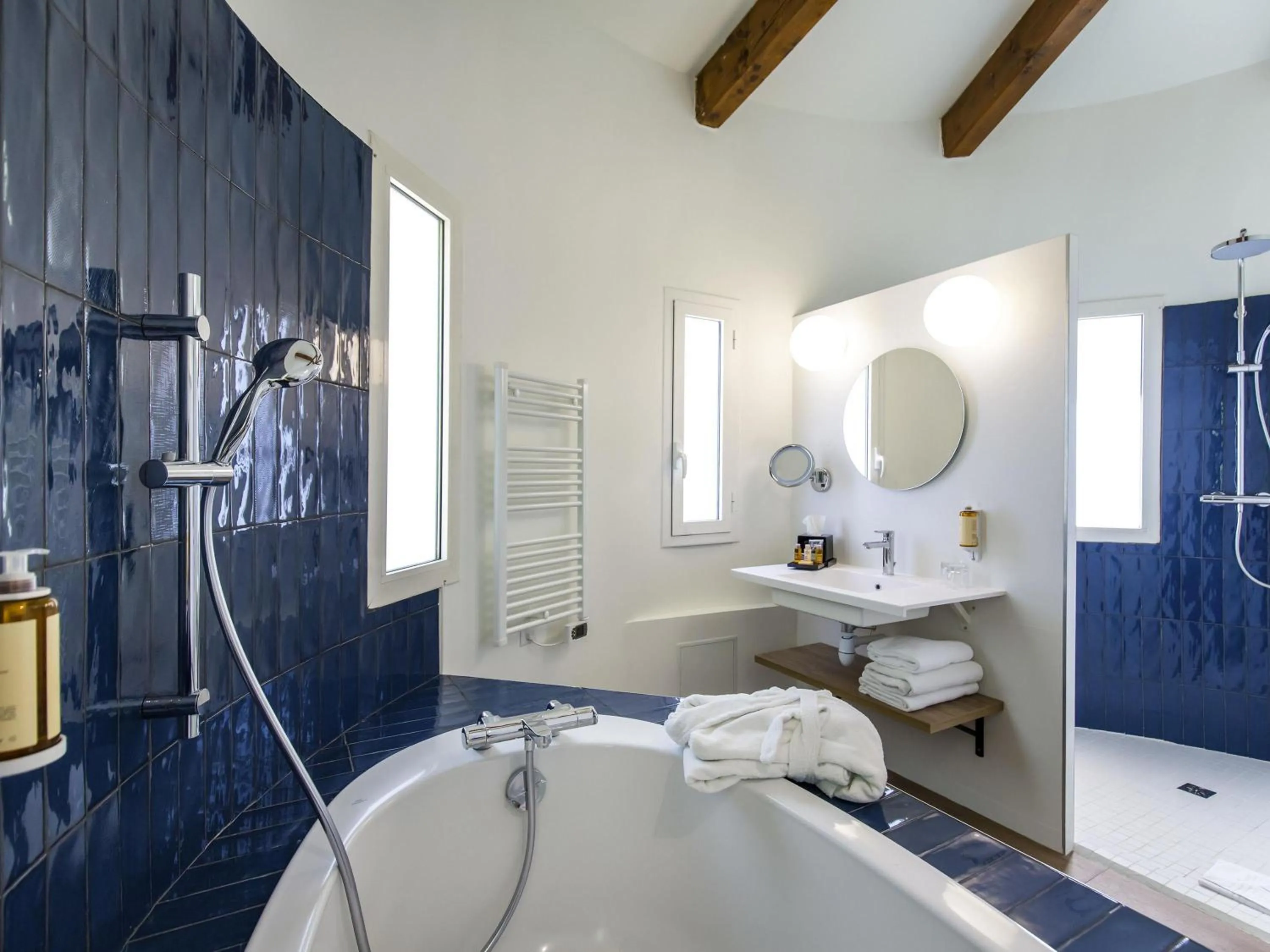 Bedroom in Mercure Marseille Centre Bompard La Corniche