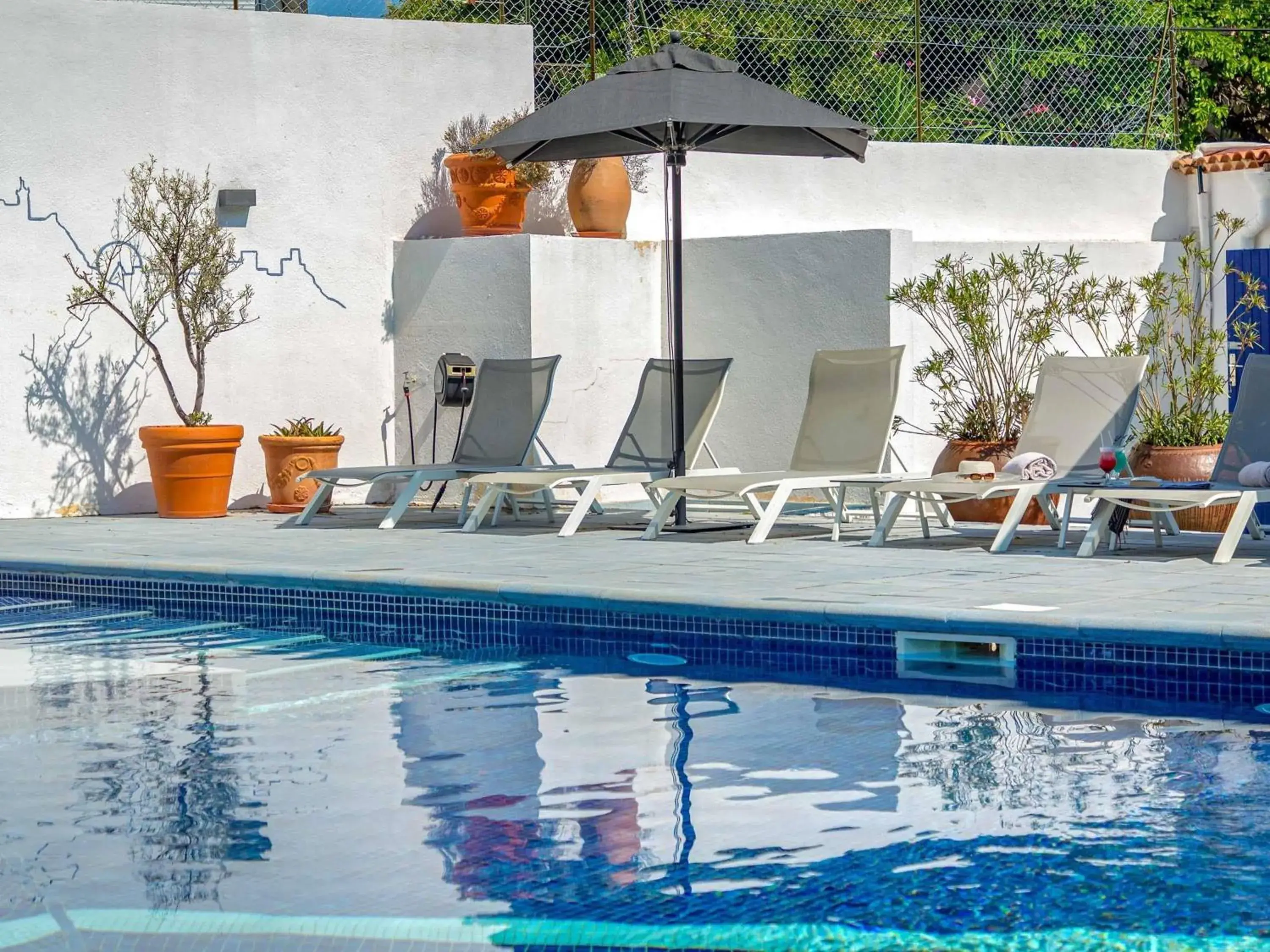 Pool view in Mercure Marseille Centre Bompard La Corniche Pool view in Mercure Marseille Centre Bompard La Corniche