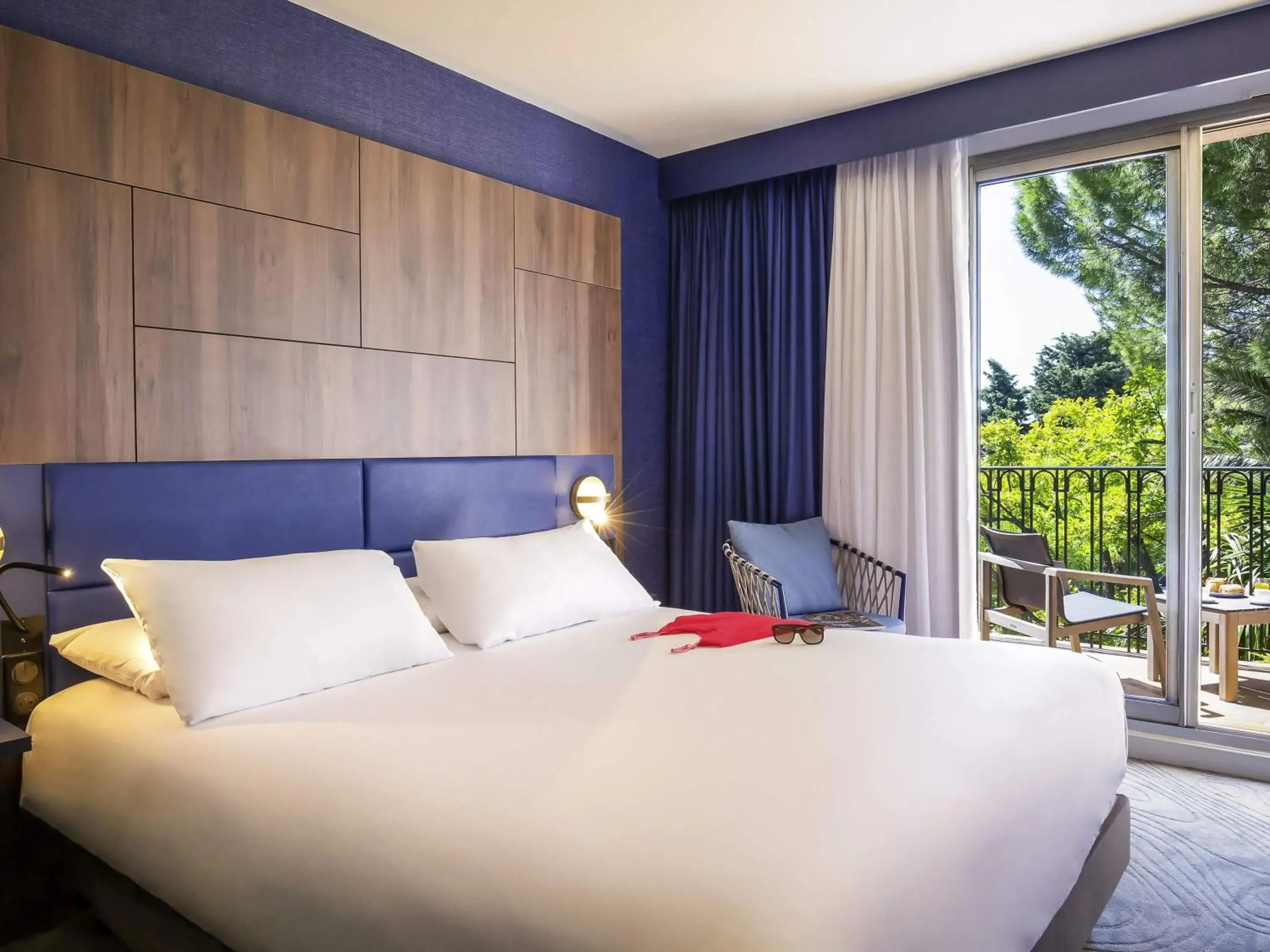 Privilege Double Room with Patio and Garden View in Mercure Marseille Centre Bompard La Corniche Privilege Double Room with Patio and Garden View in Mercure Marseille Centre Bompard La Corniche