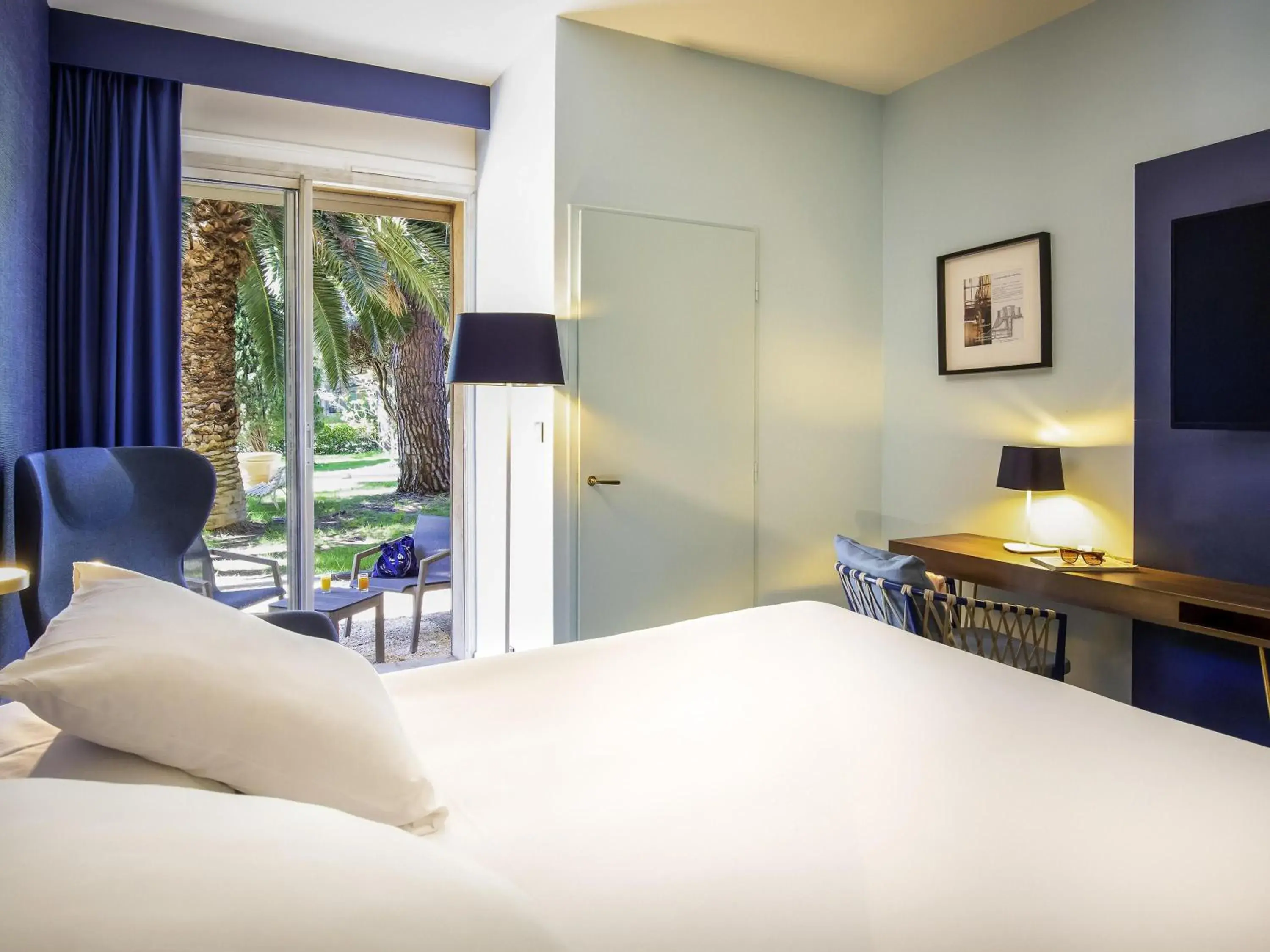 Classic Double Room with Garden View in Mercure Marseille Centre Bompard La Corniche Classic Double Room with Garden View in Mercure Marseille Centre Bompard La Corniche