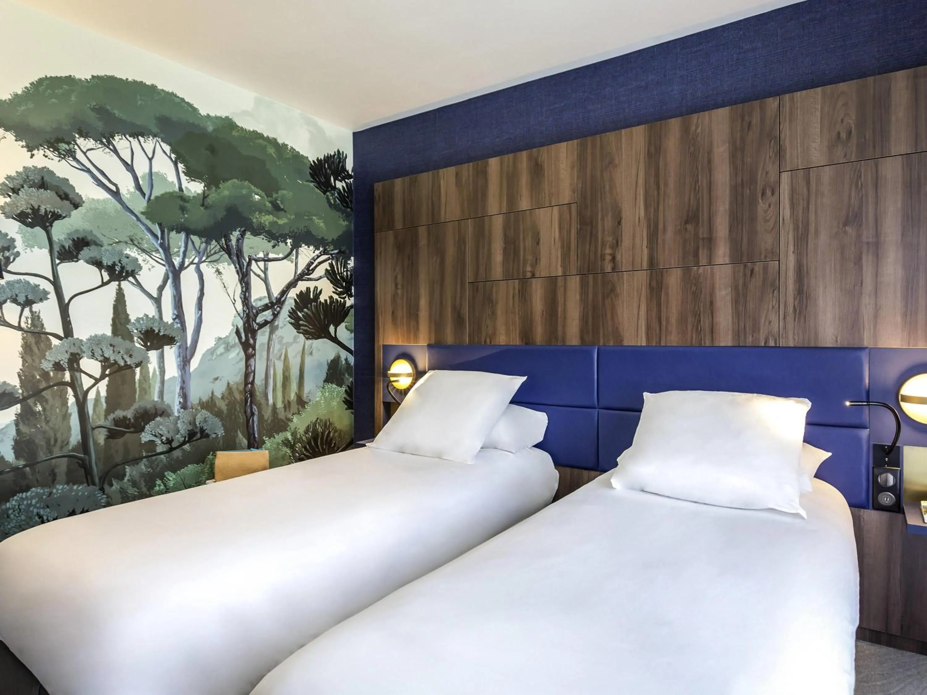 Bedroom, Bed in Mercure Marseille Centre Bompard La Corniche