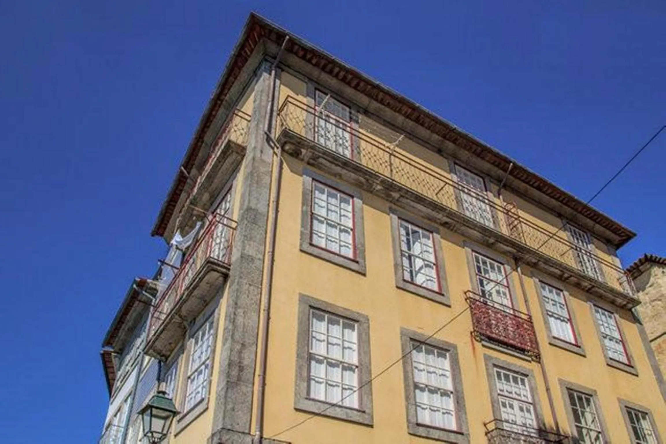 Facade/entrance in Oporto Home - River Front