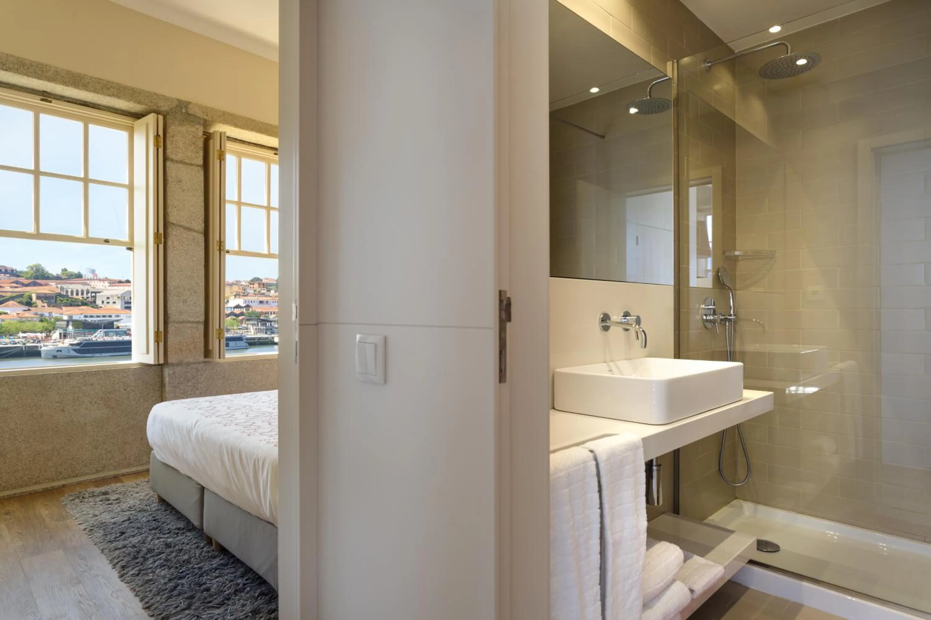 Bathroom in Oporto Home - River Front