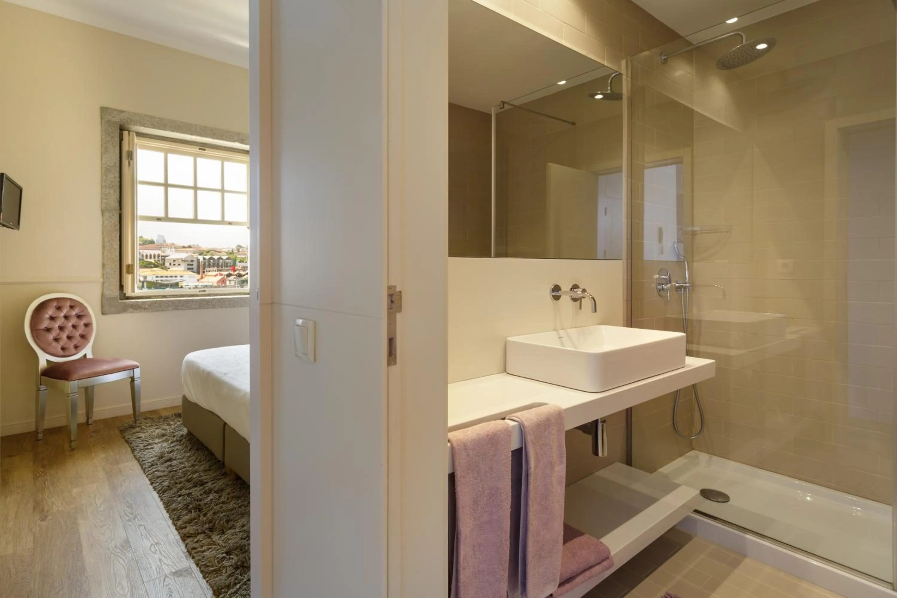 Bathroom in Oporto Home - River Front