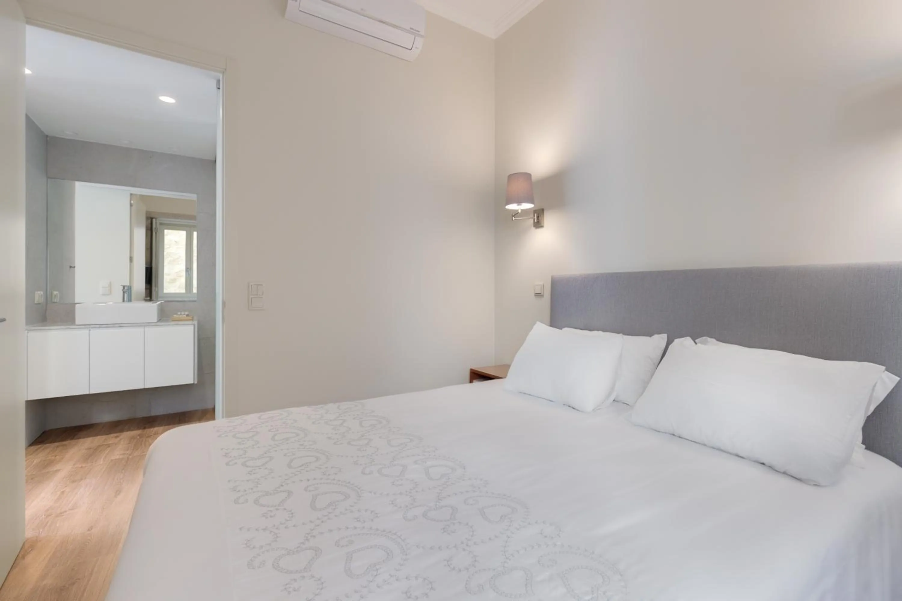 Bed in Oporto Home - River Front