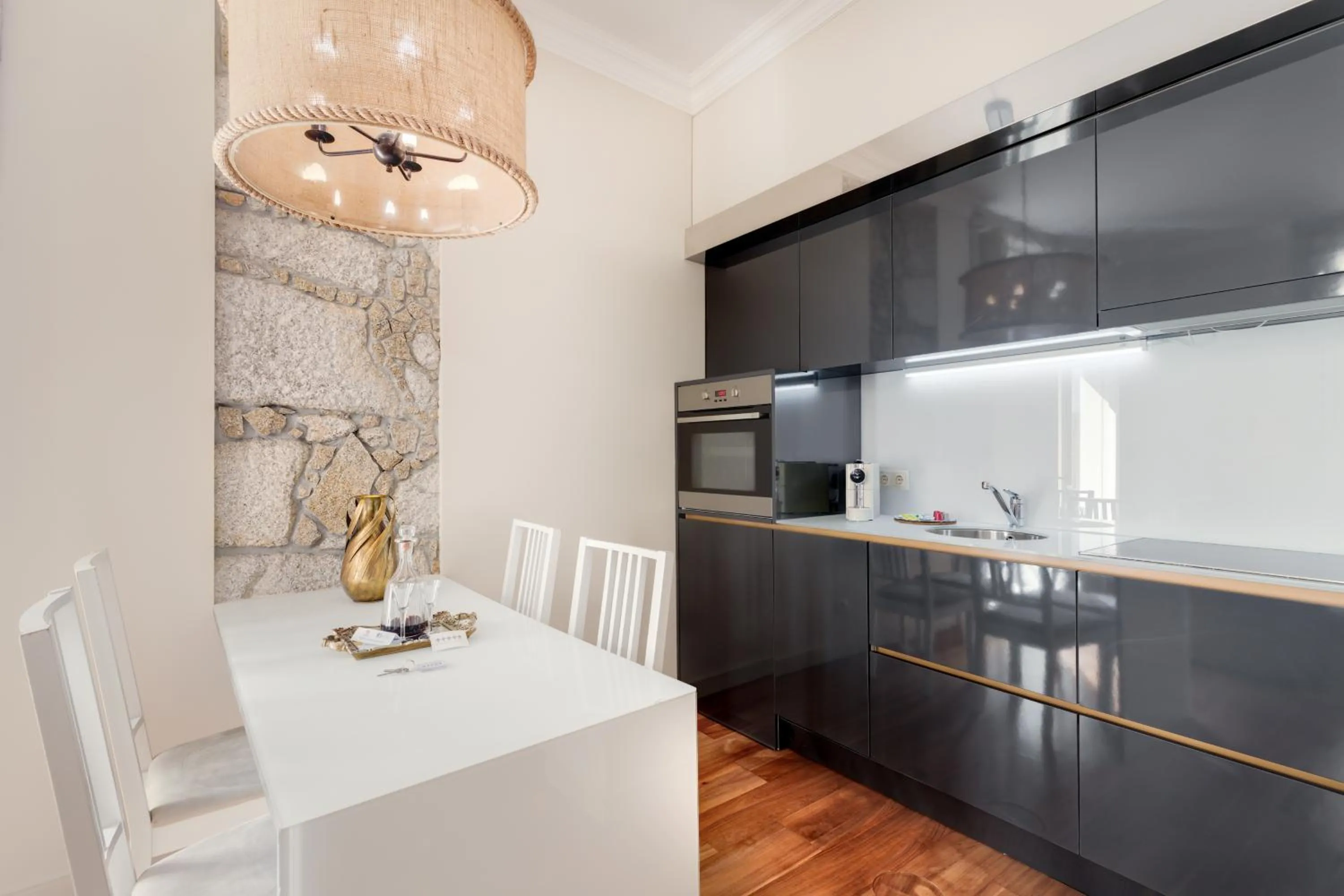 Kitchen or kitchenette in Oporto Home - River Front