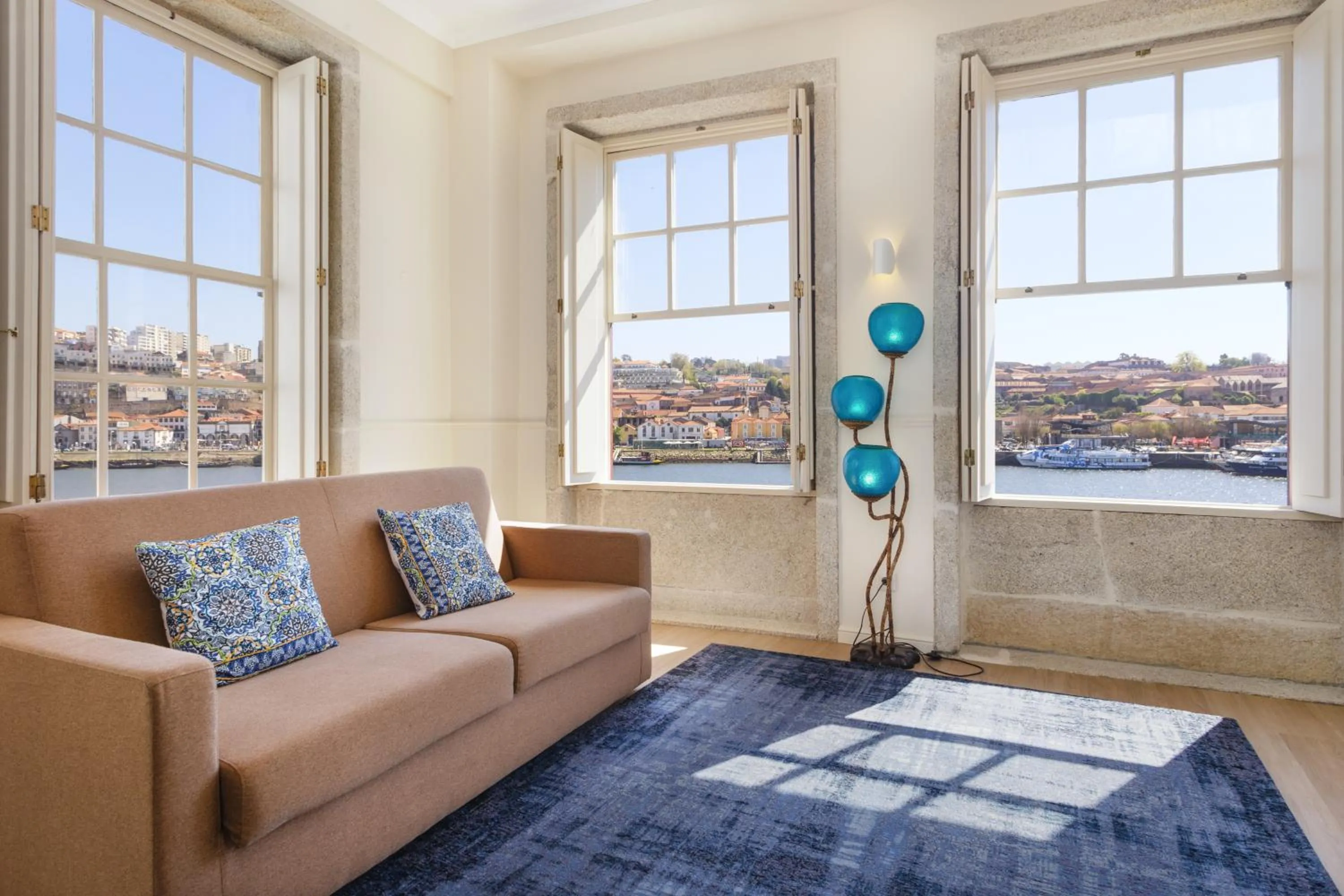 Living room in Oporto Home - River Front