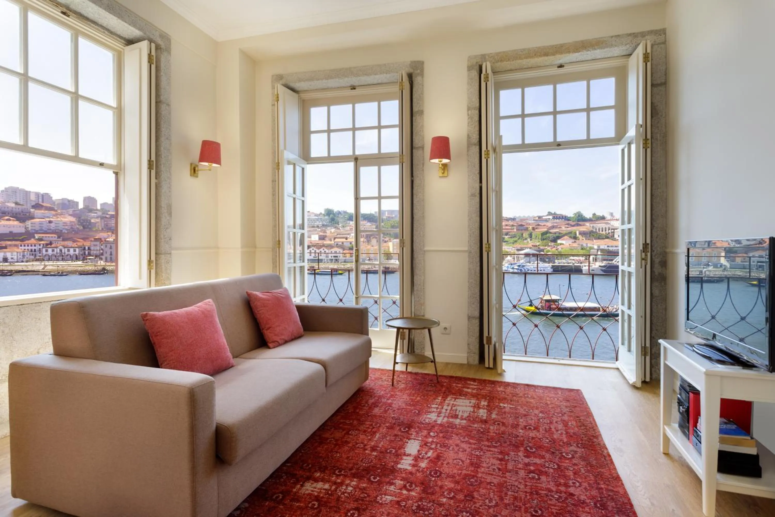 Living room in Oporto Home - River Front