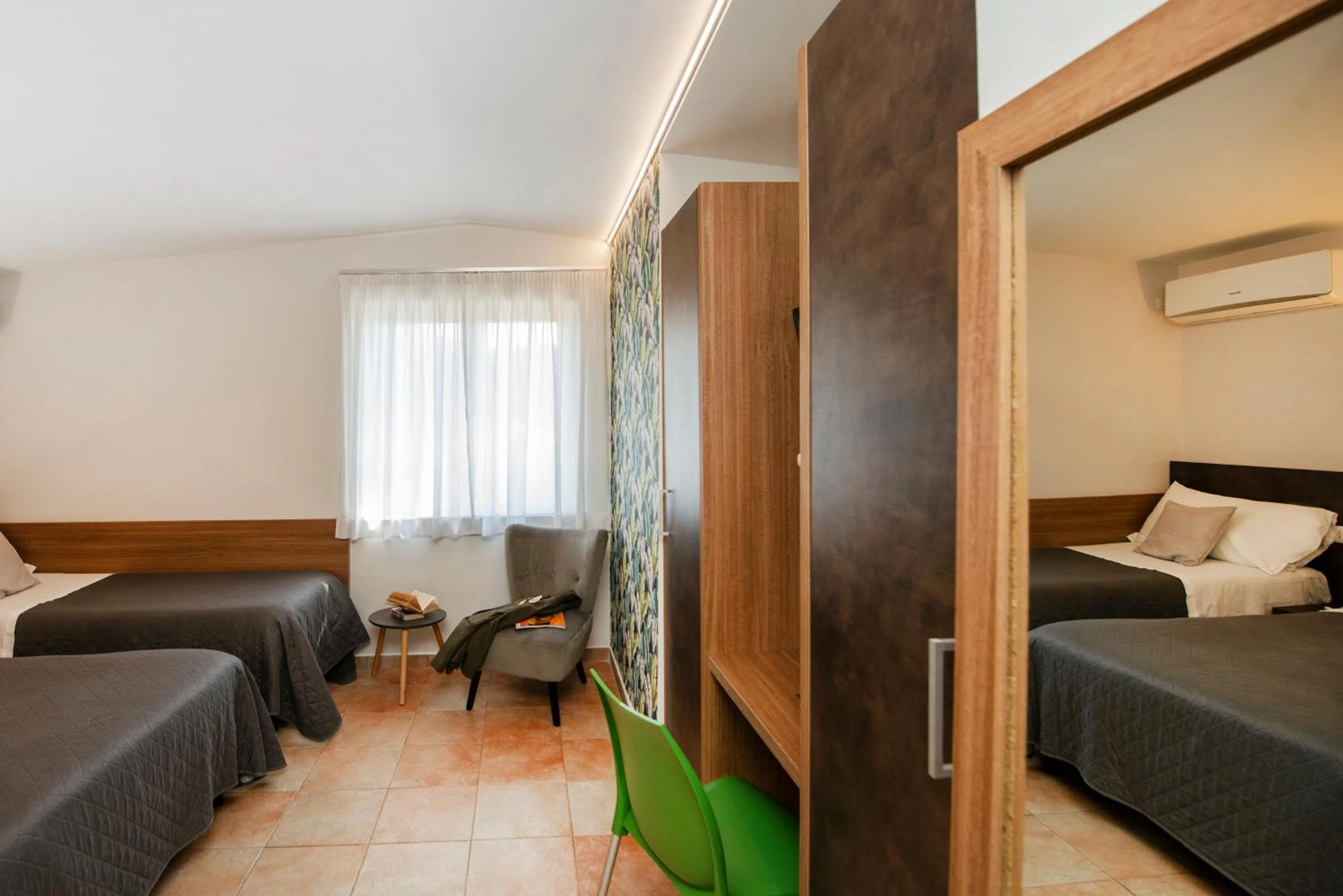 Photo of the whole room, Bed in Gu Hotel