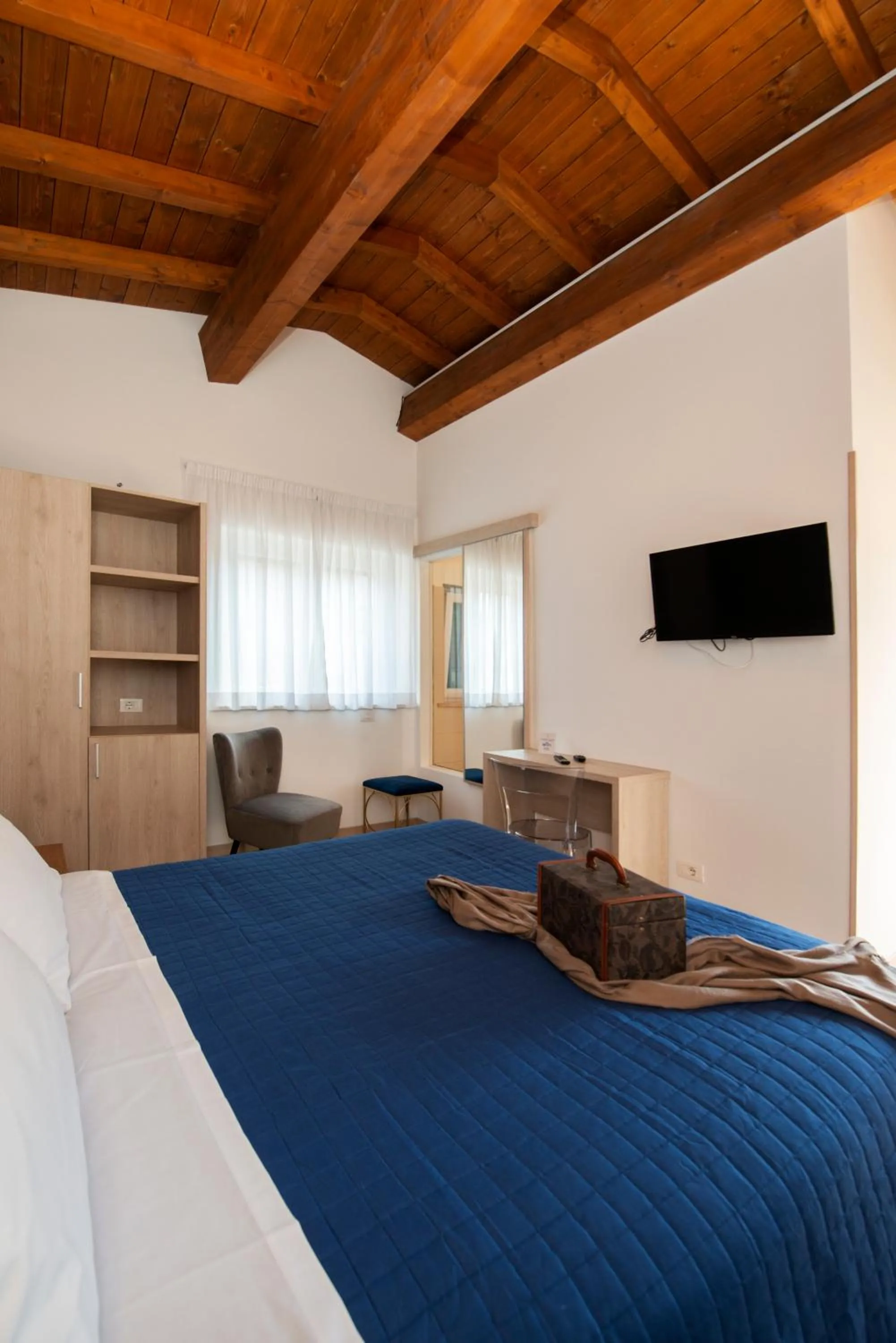 Photo of the whole room, Bed in Gu Hotel