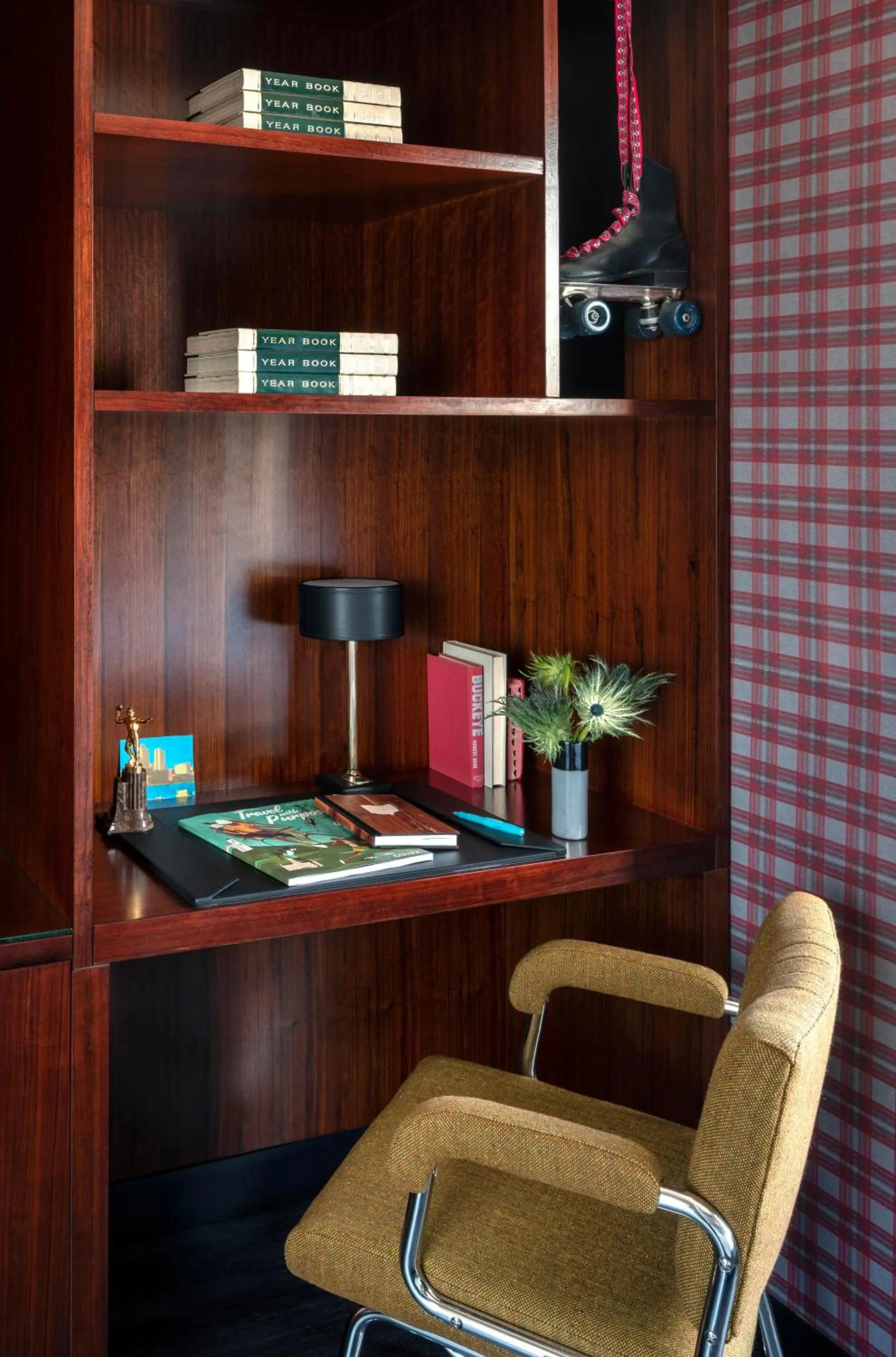 Seating area in Graduate by Hilton Columbus