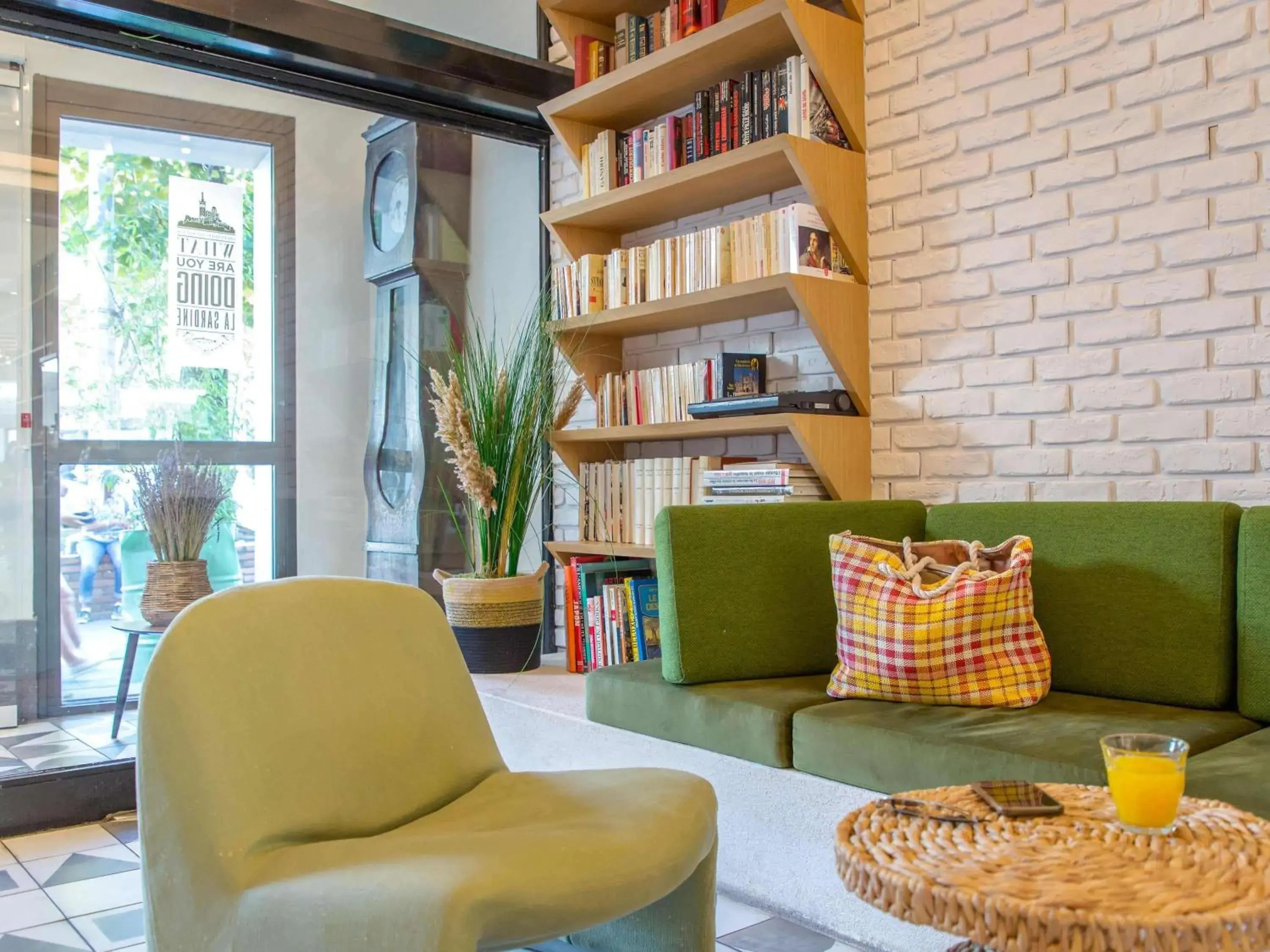 Property building in greet Marseille Centre Saint Charles Property building in greet Marseille Centre Saint Charles