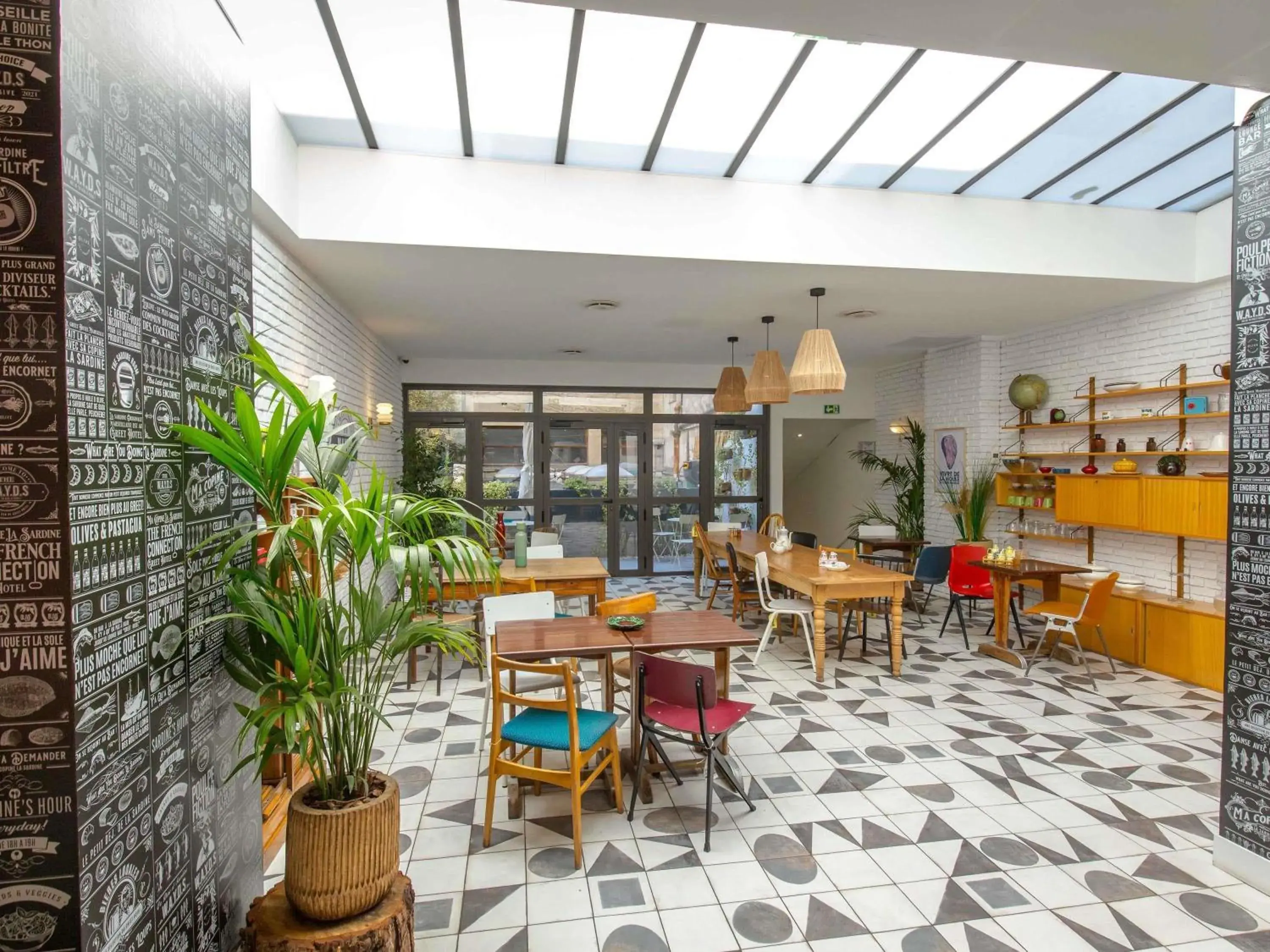 Property building in greet Marseille Centre Saint Charles Property building in greet Marseille Centre Saint Charles