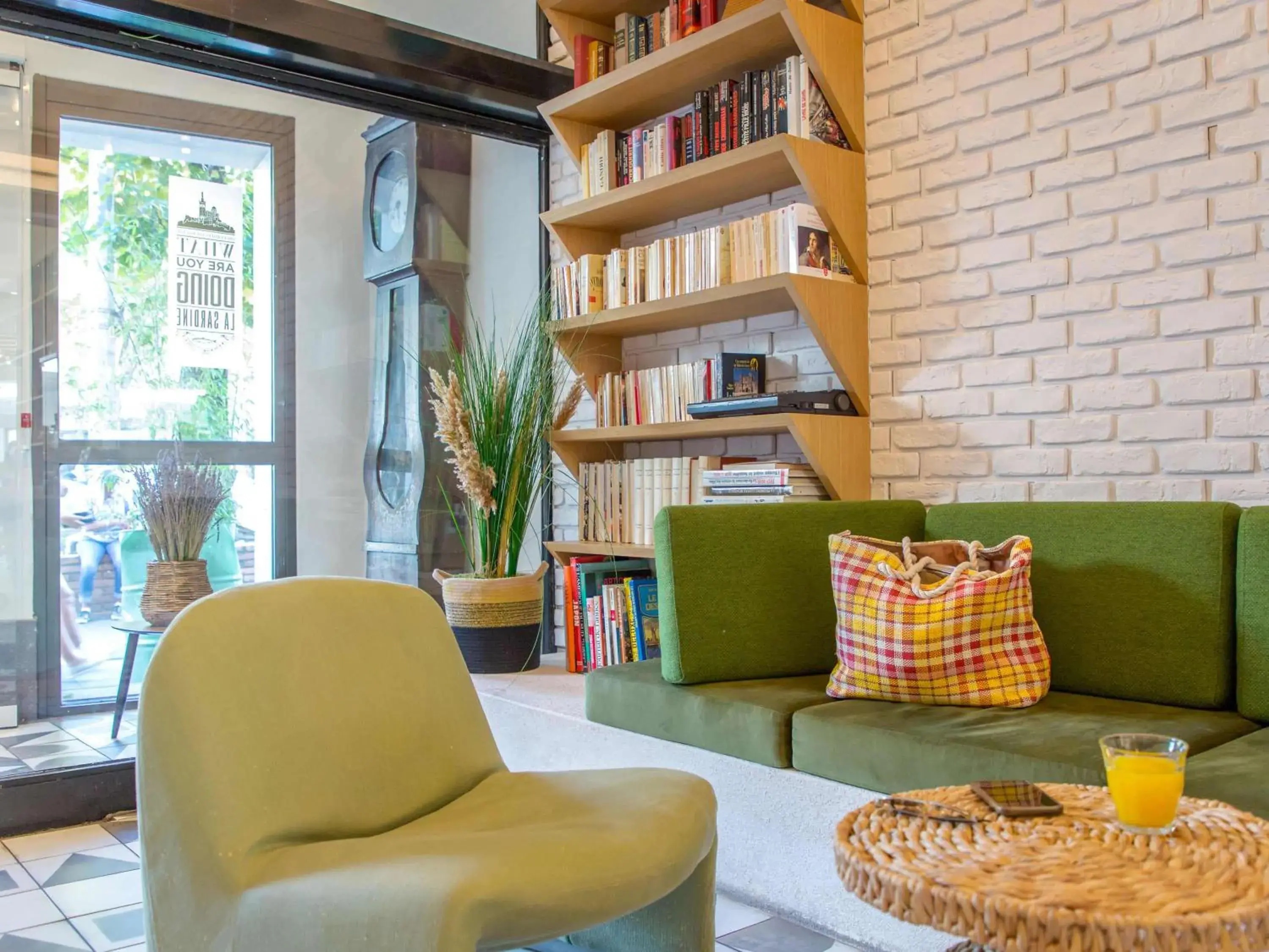 Property building in greet Marseille Centre Saint Charles Property building in greet Marseille Centre Saint Charles