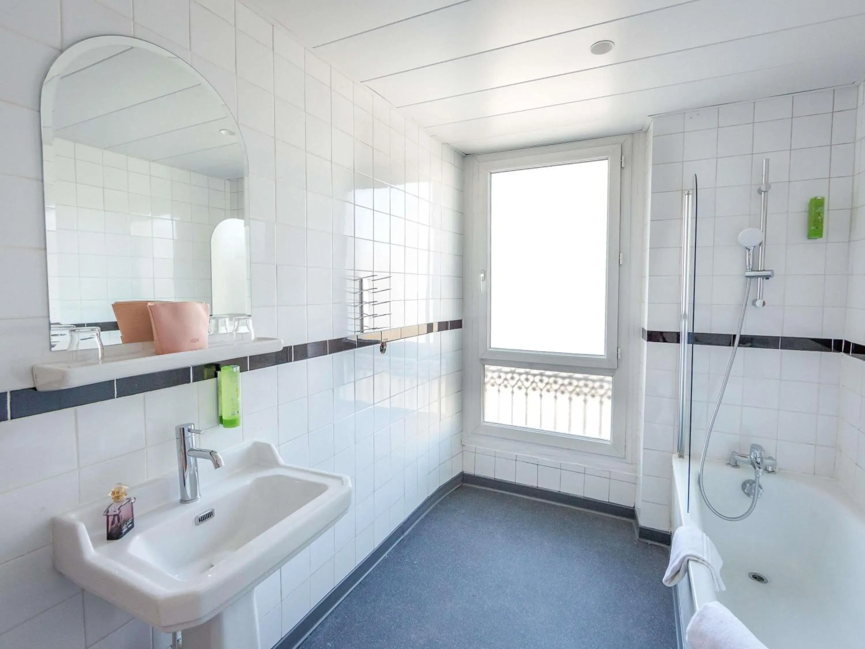 Bedroom in greet Marseille Centre Saint Charles Bedroom in greet Marseille Centre Saint Charles