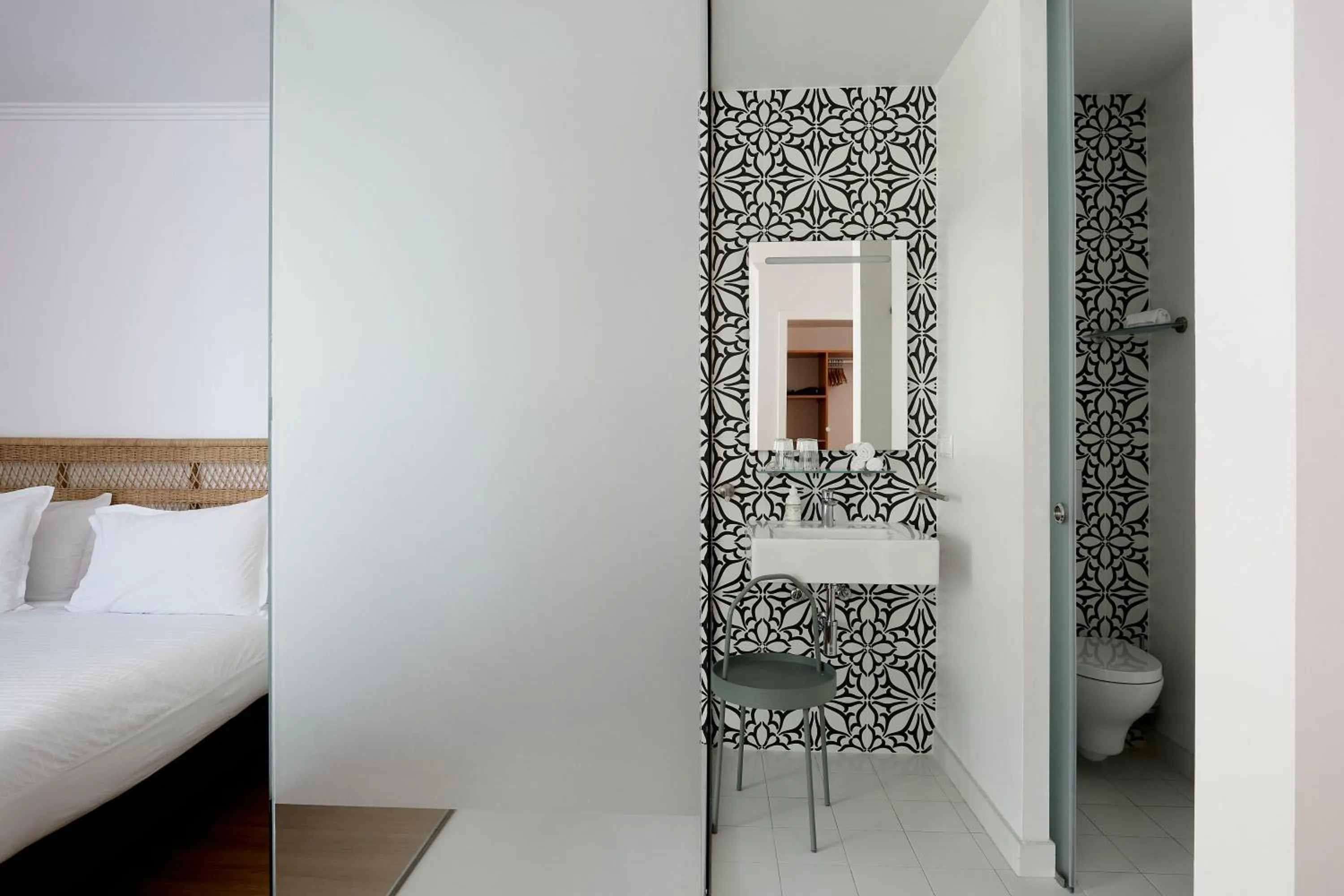 Bathroom, Bed in Casa Apollo Guesthouse