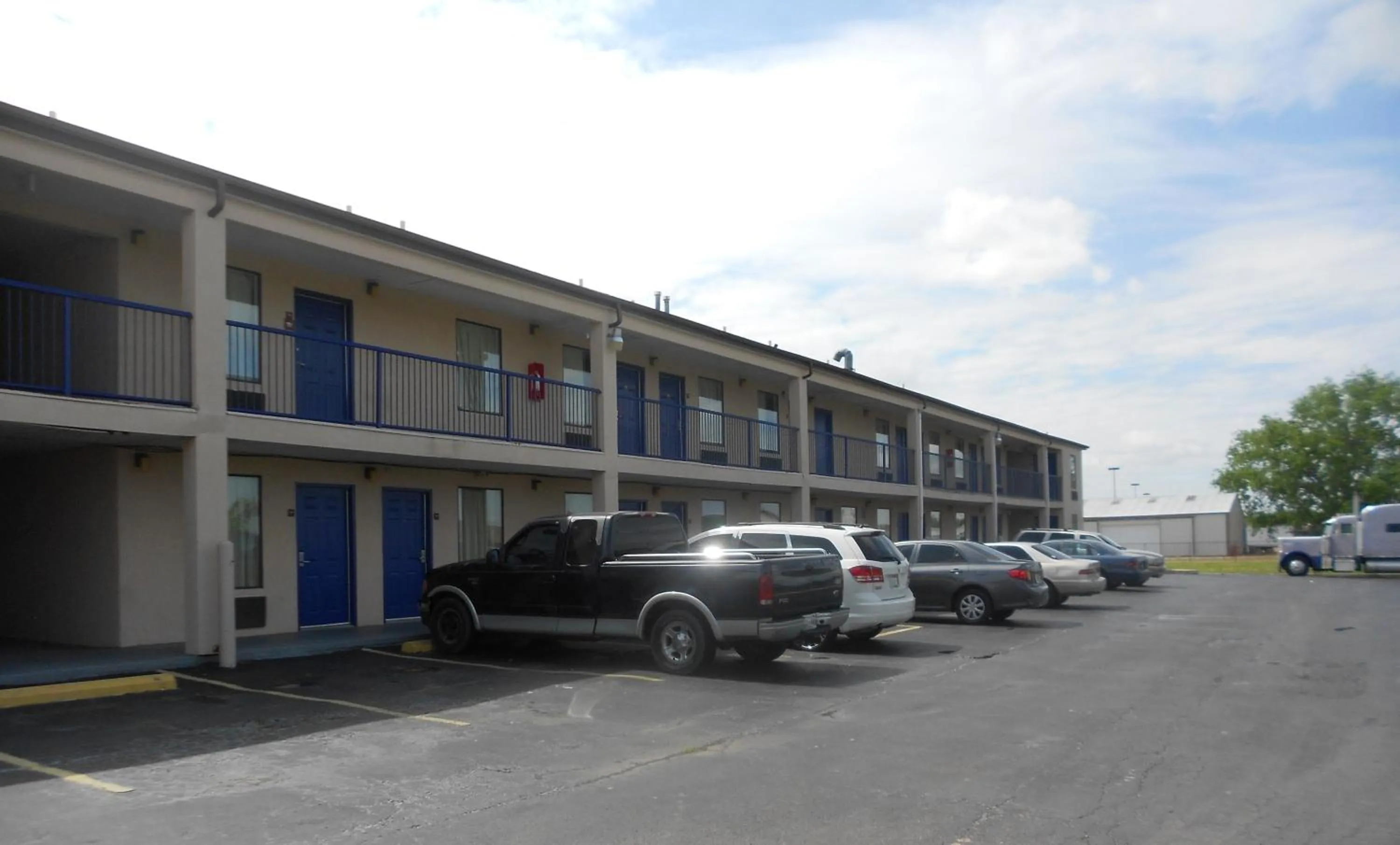 Executive Inn & Suites - Covington