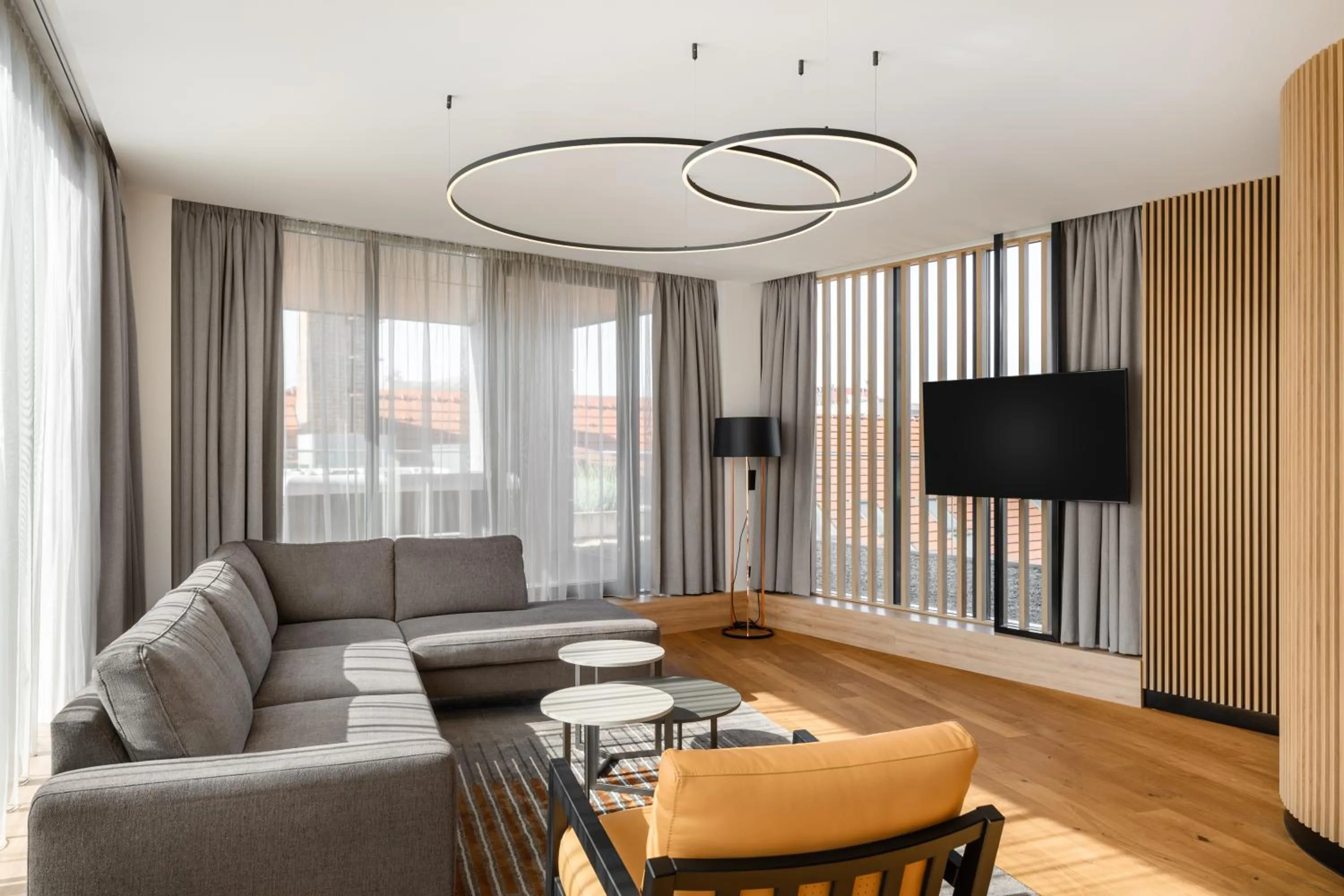 Communal lounge/ TV room in Art Hotel Szeged