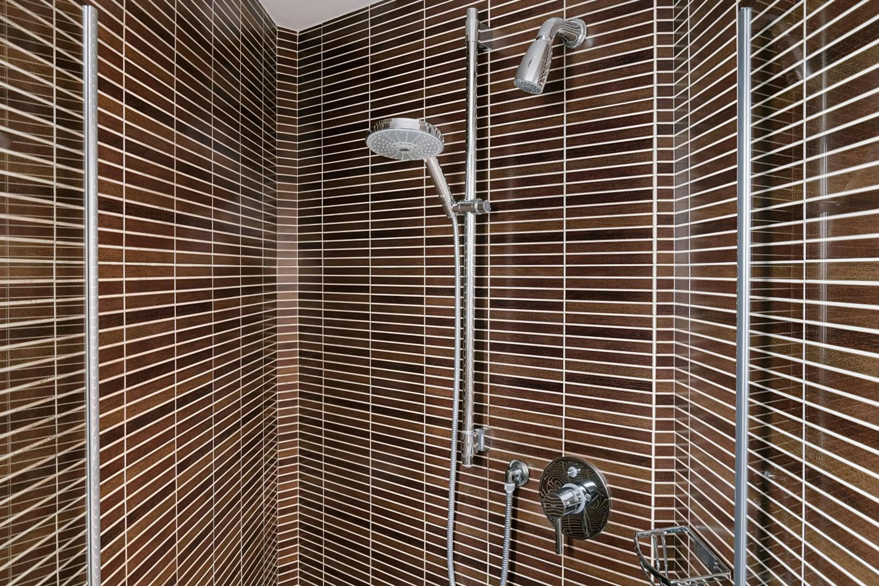 Bathroom in Atala Hotel Champs Elysées, Sonder by Marriott Bonvoy