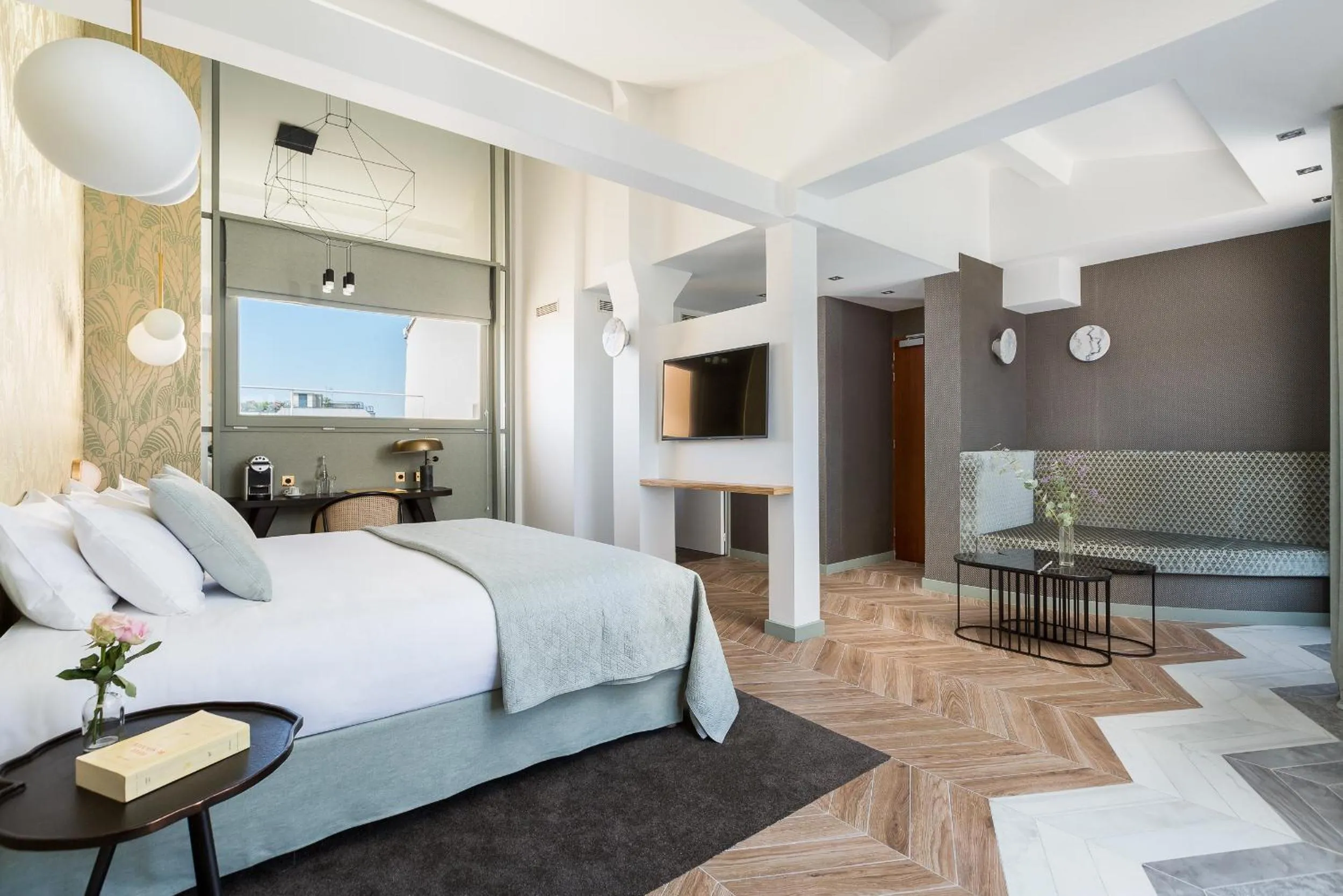 TV and multimedia, Bed in Hôtel Atala Champs Elysees