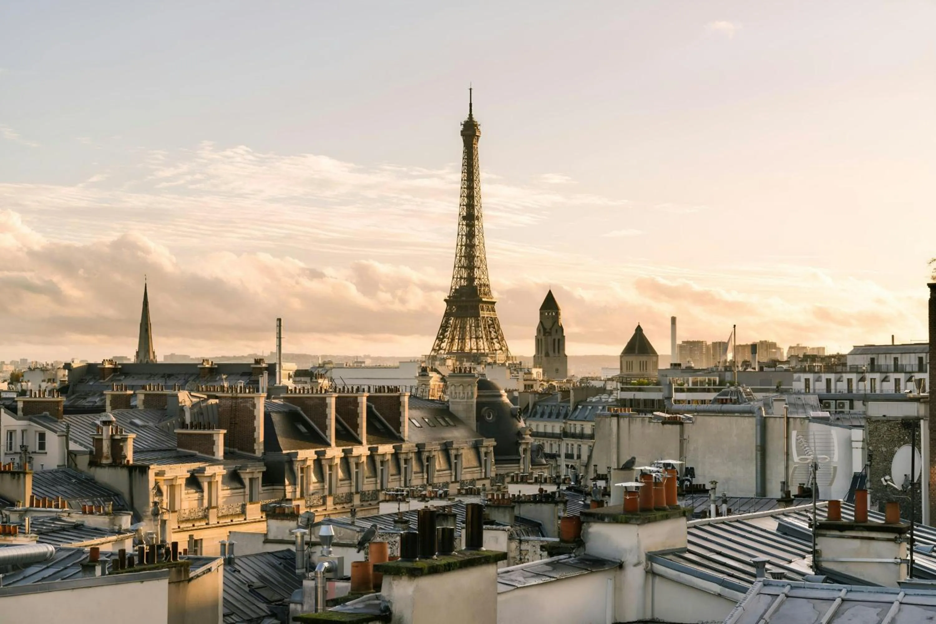 Photo of the whole room in Atala Hotel Champs Elysées, Sonder by Marriott Bonvoy