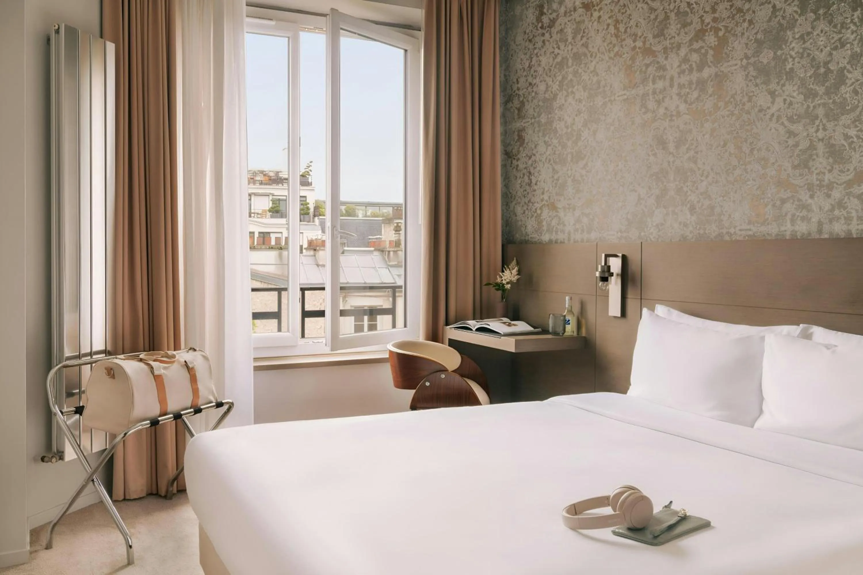 Bedroom, Bed in Atala Hotel Champs Elysées, Sonder by Marriott Bonvoy