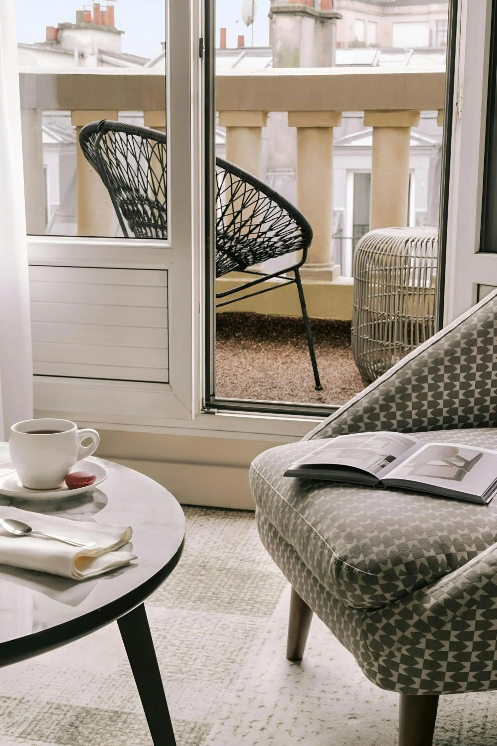 Living room in Atala Hotel Champs Elysées, Sonder by Marriott Bonvoy