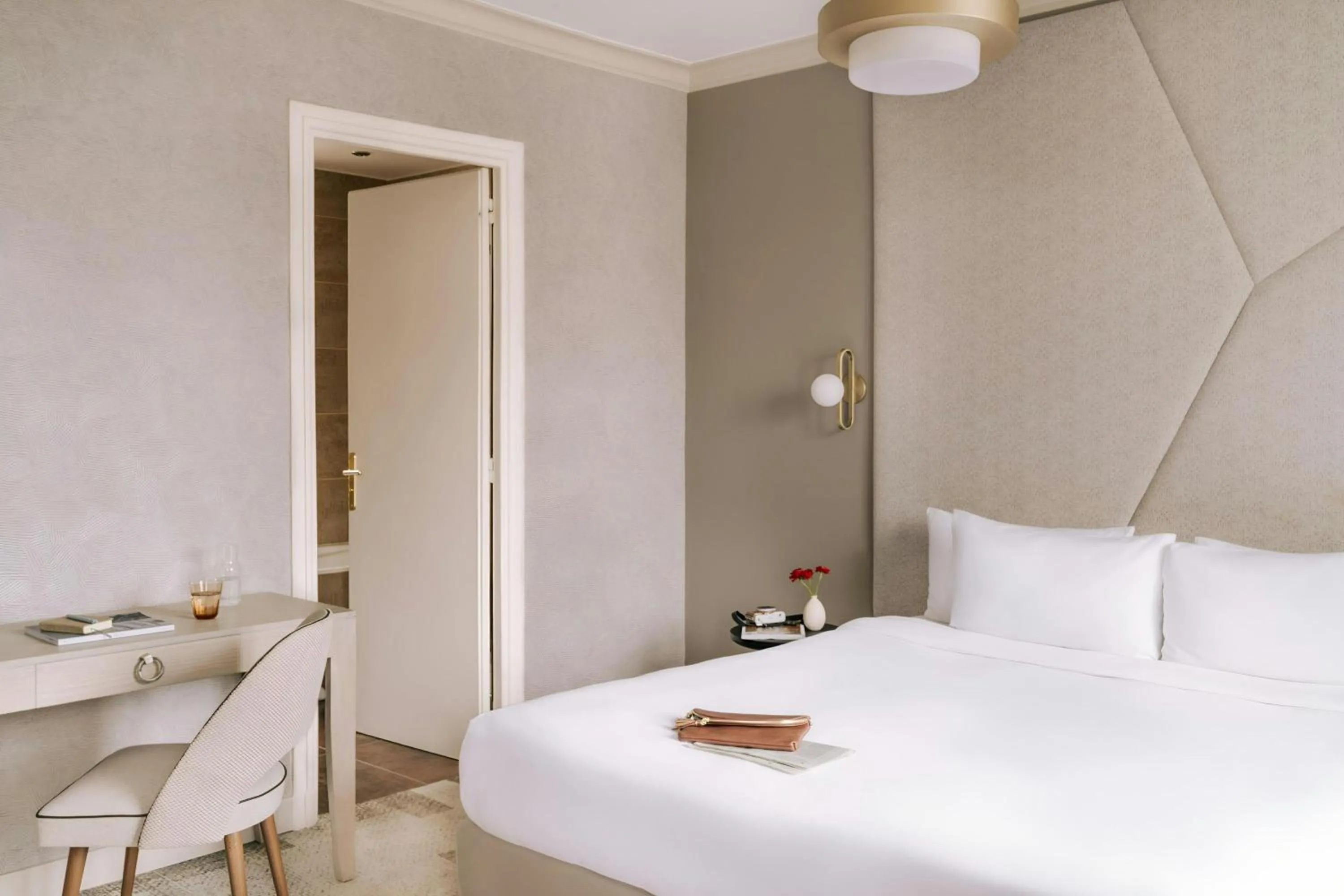 Bedroom, Bed in Atala Hotel Champs Elysées, Sonder by Marriott Bonvoy