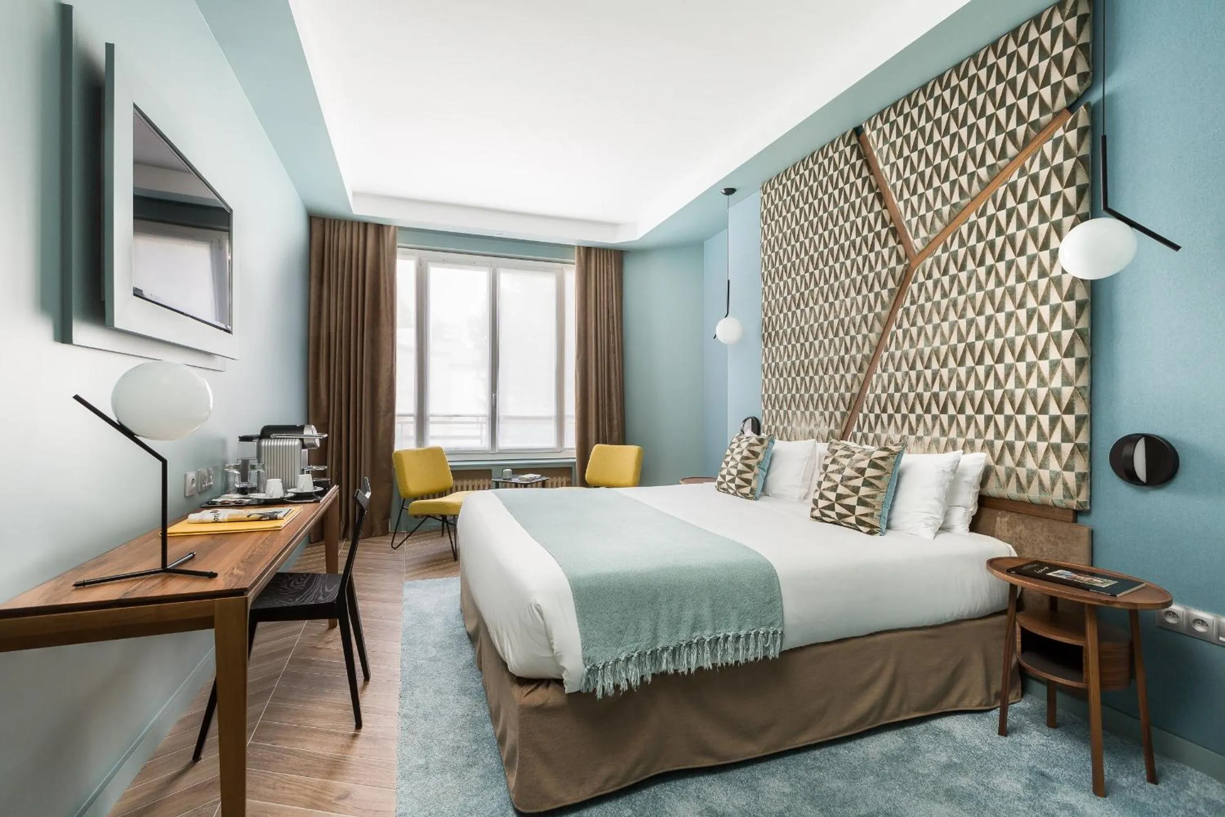 Bed in Hôtel Atala Champs Elysees