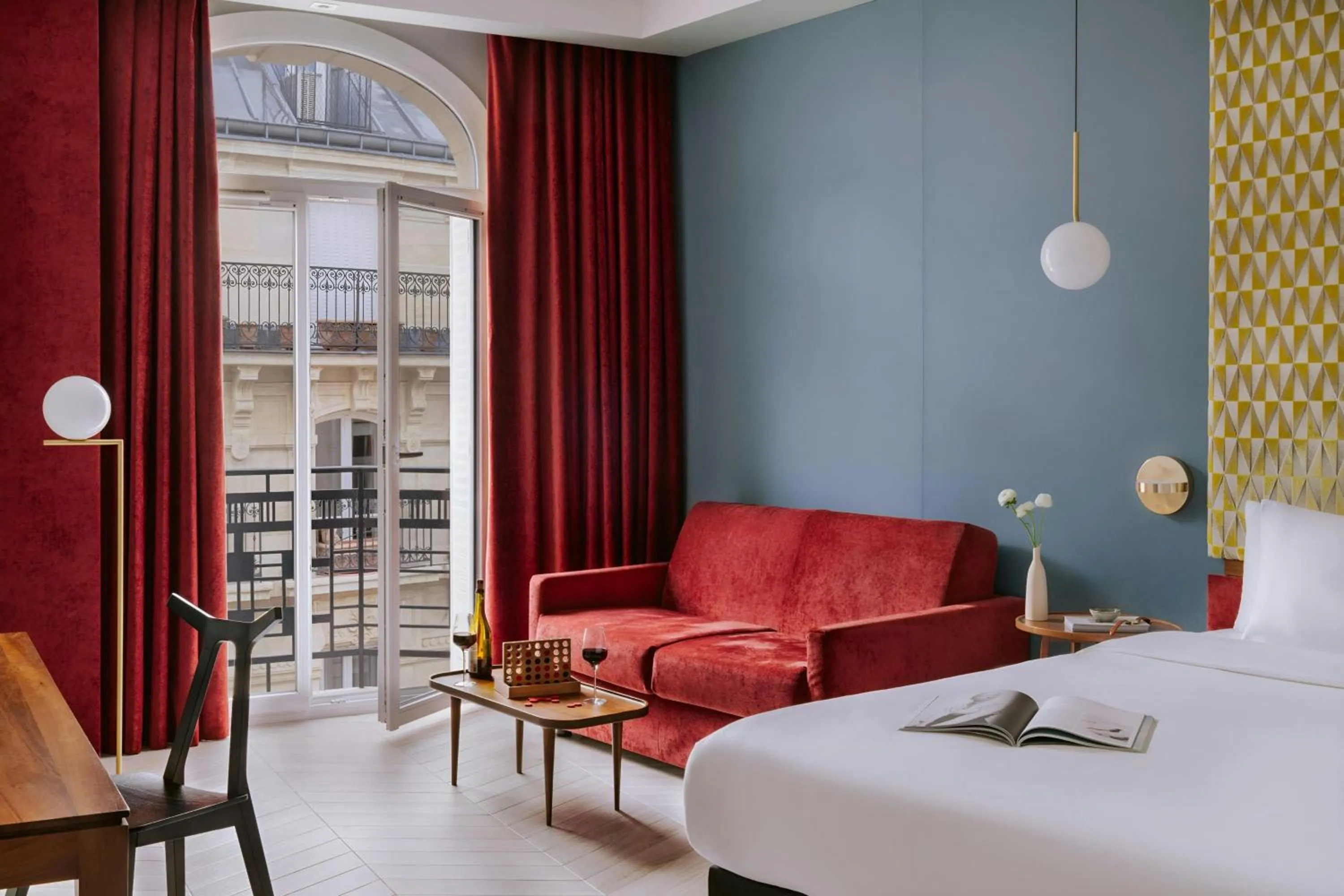 Living room, Bed in Atala Hotel Champs Elysées, Sonder by Marriott Bonvoy