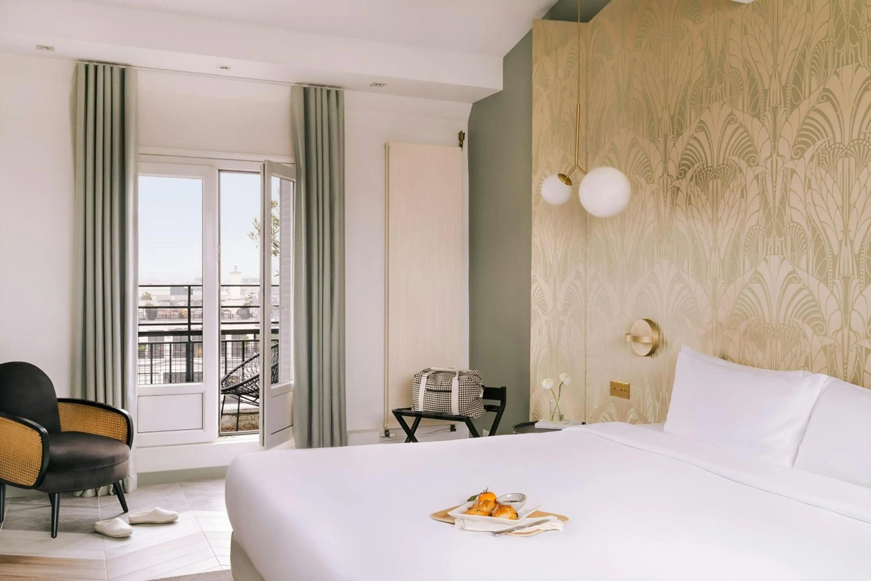 Bedroom, Bed in Atala Hotel Champs Elysées, Sonder by Marriott Bonvoy