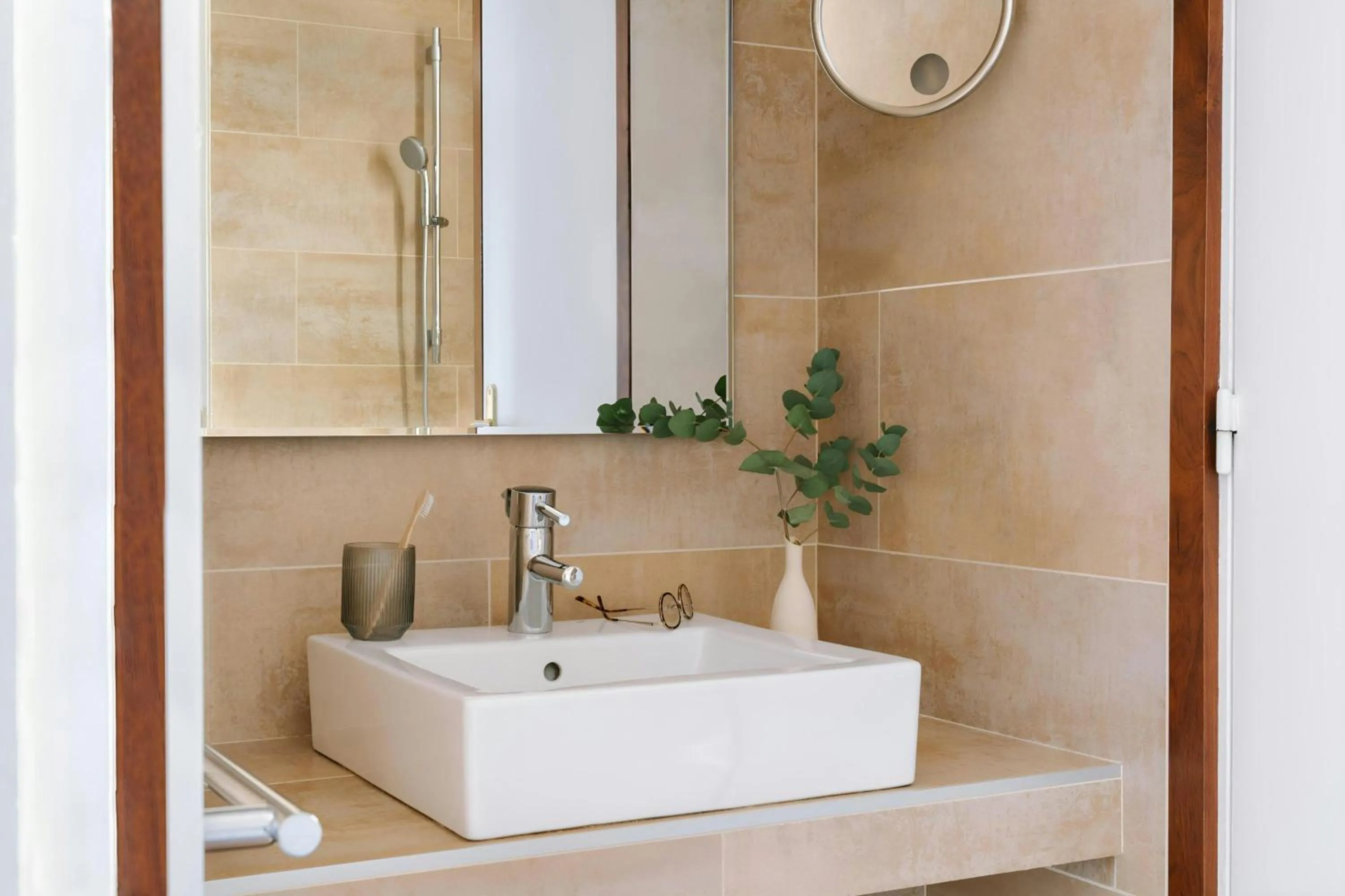 Bathroom in Atala Hotel Champs Elysées, Sonder by Marriott Bonvoy