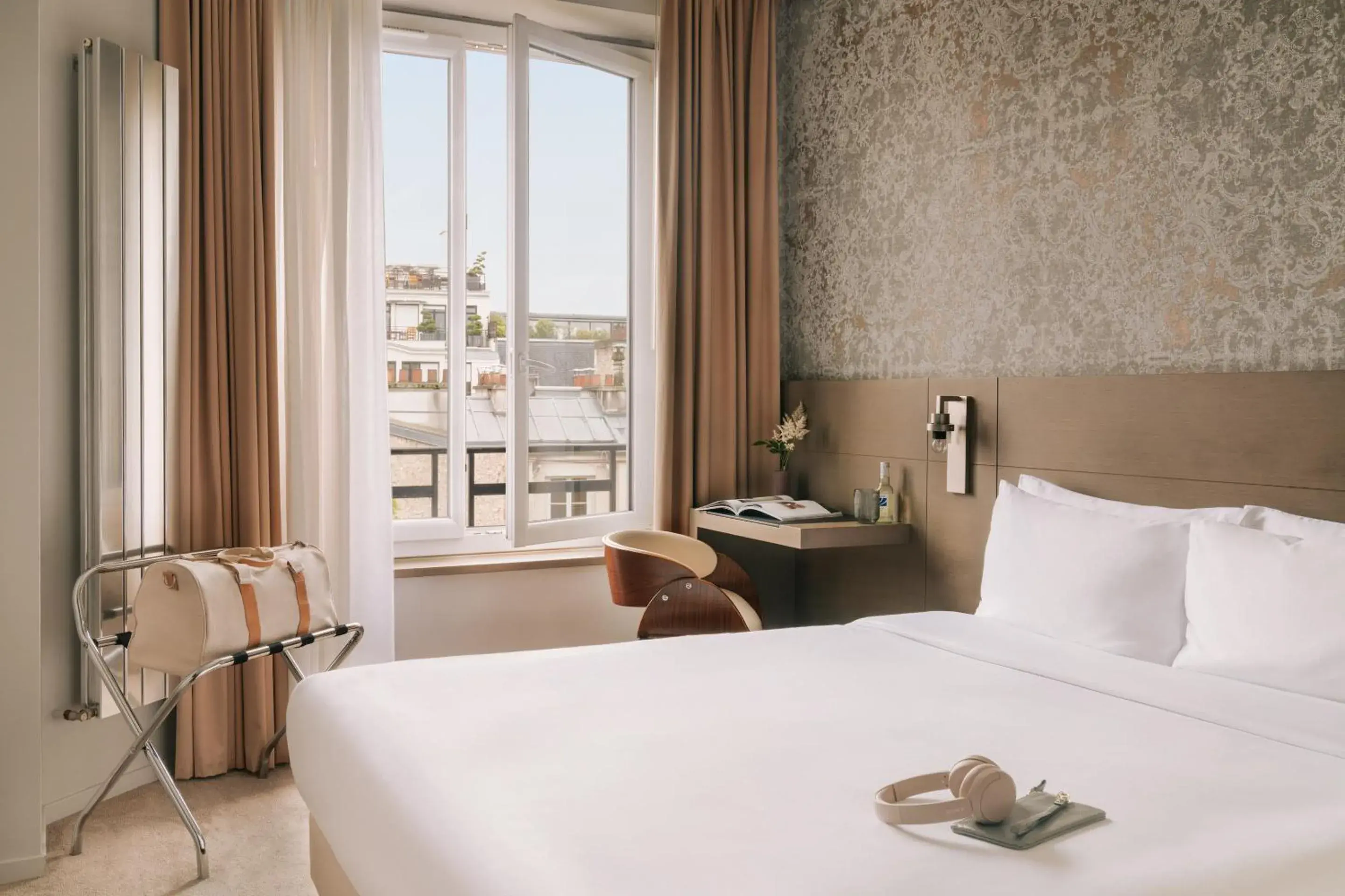 Classic Double Room with Panoramic Sacré-Coeur View in Hôtel Atala Champs Elysees Classic Double Room with Panoramic Sacré-Coeur View in Hôtel Atala Champs Elysees