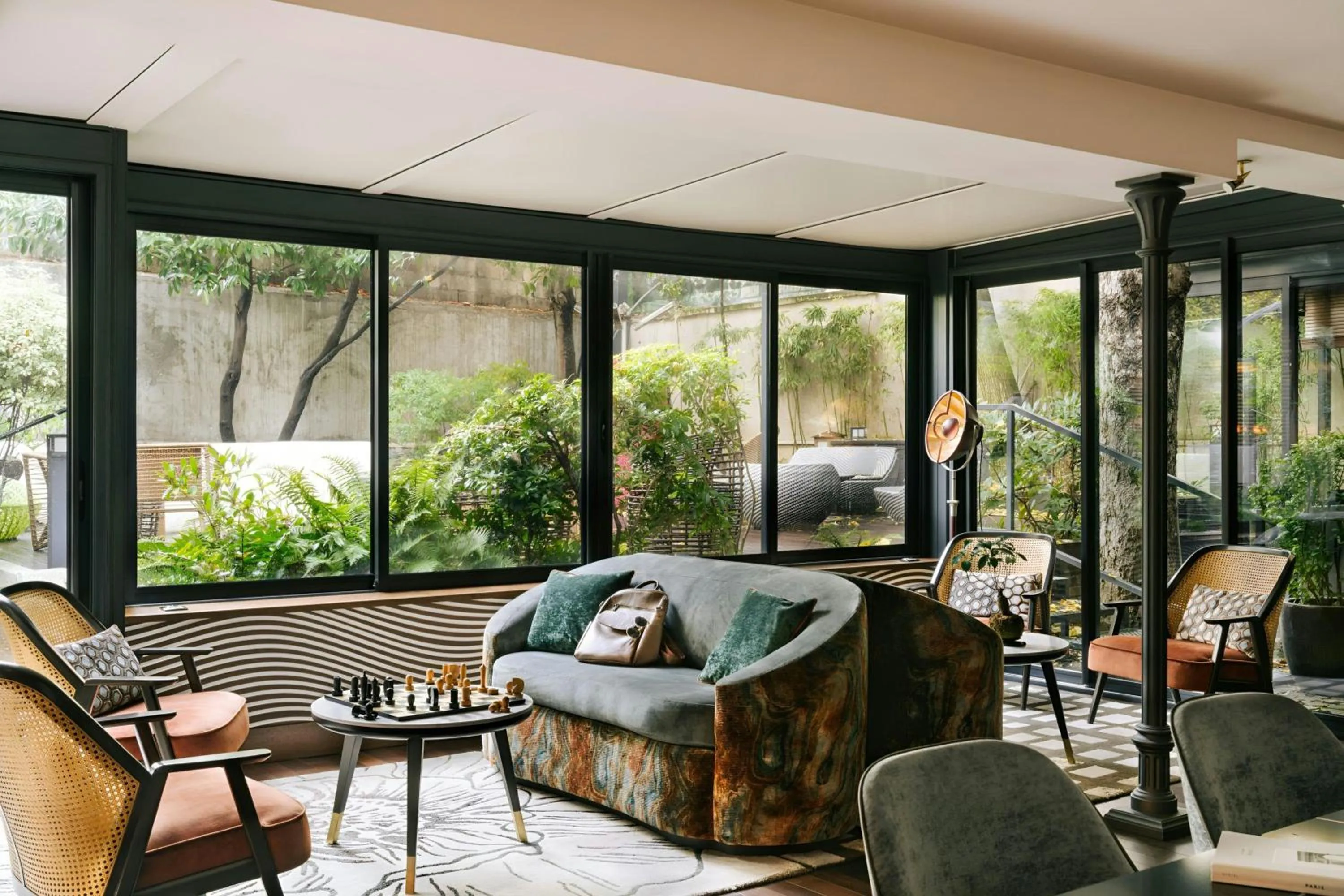 Lounge or bar in Atala Hotel Champs Elysées, Sonder by Marriott Bonvoy