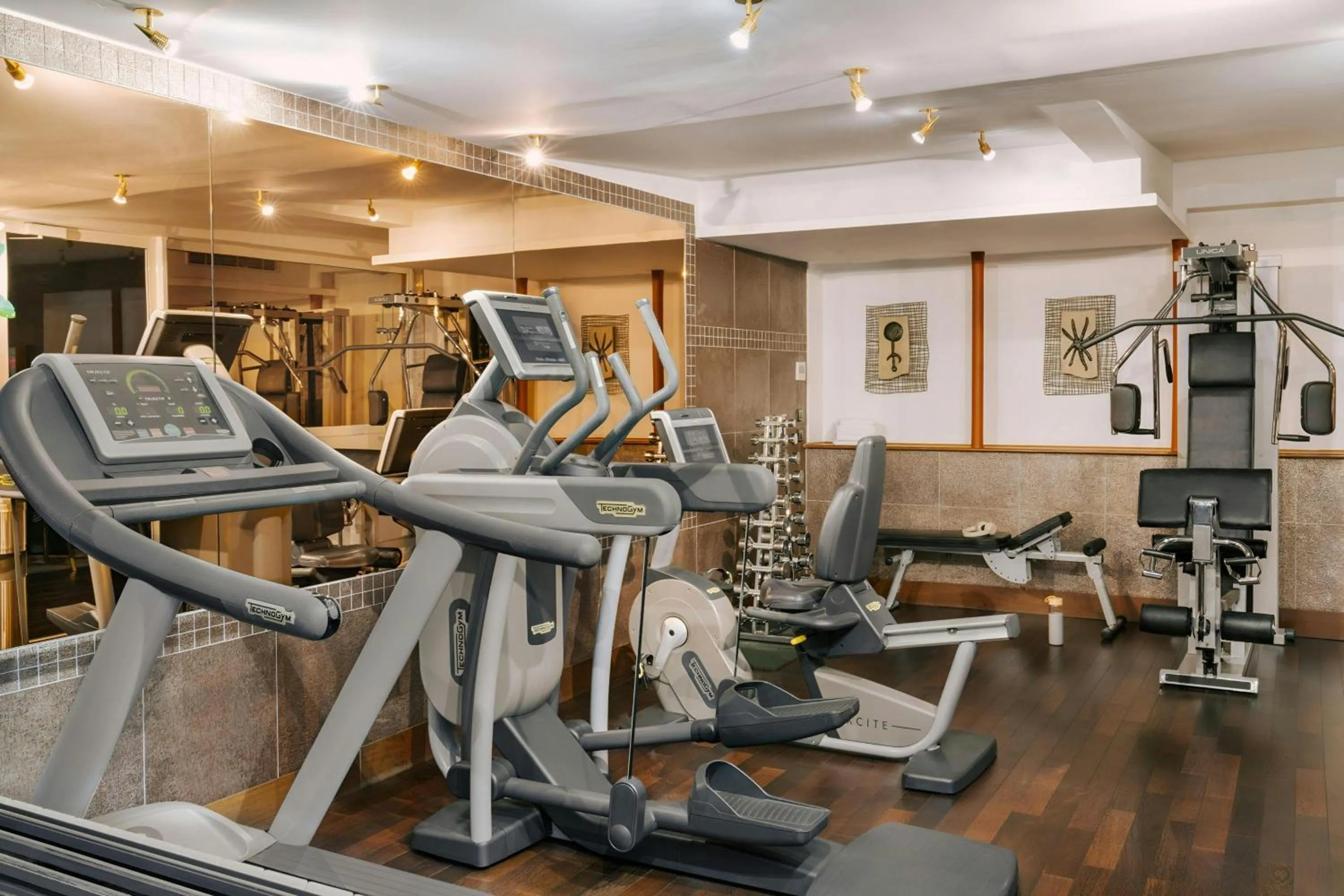 Fitness centre/facilities in Atala Hotel Champs Elysées, Sonder by Marriott Bonvoy