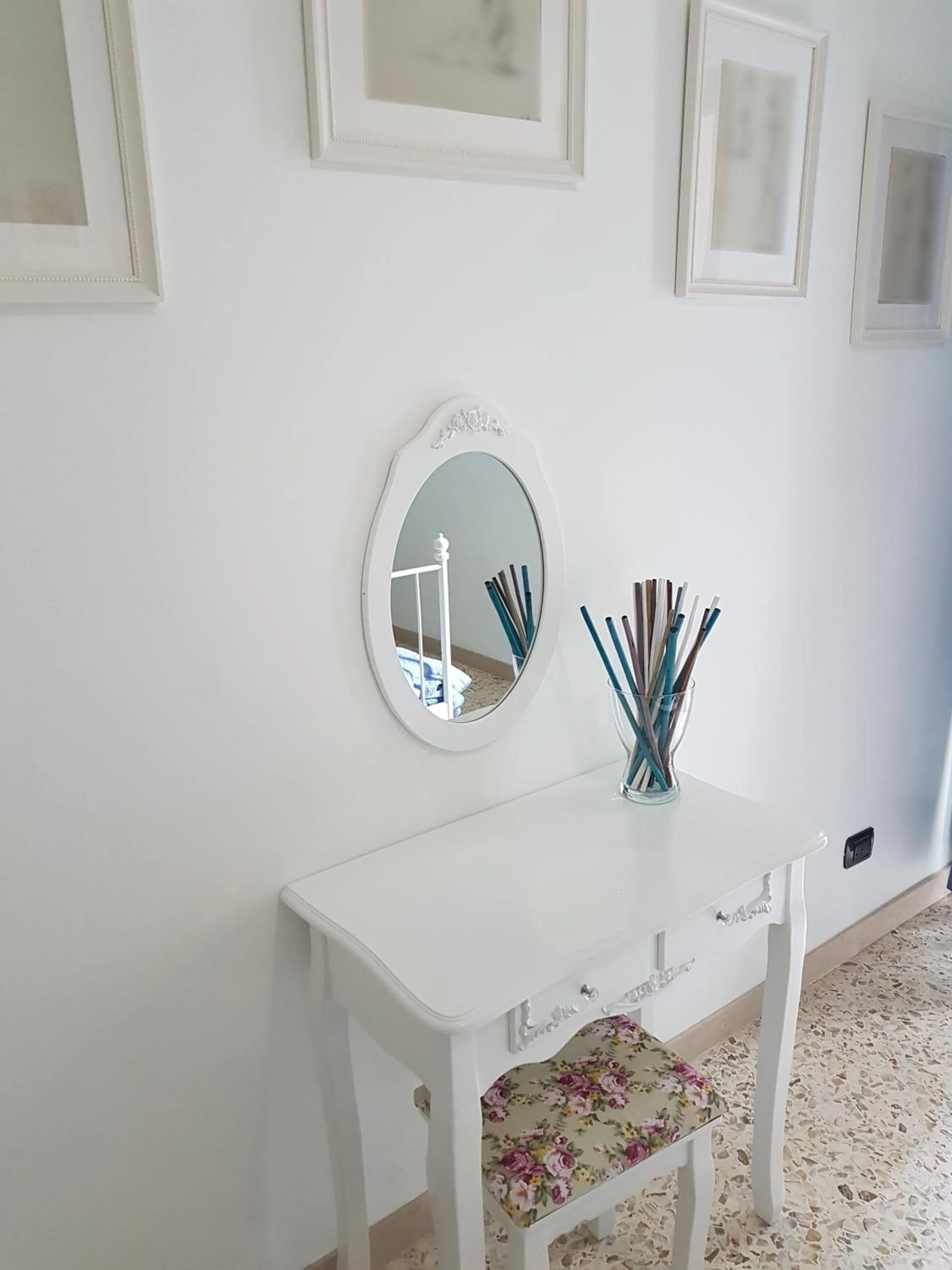 Decorative detail in GALLERY ART - Sea View